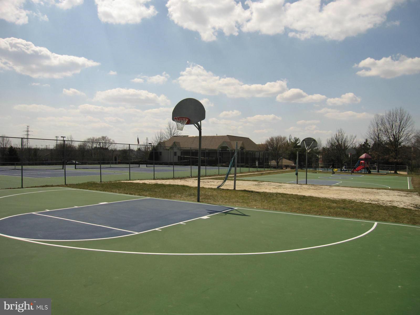 VICTORIA CROSSINGS AT MANCHESTER LAKES - Residential
