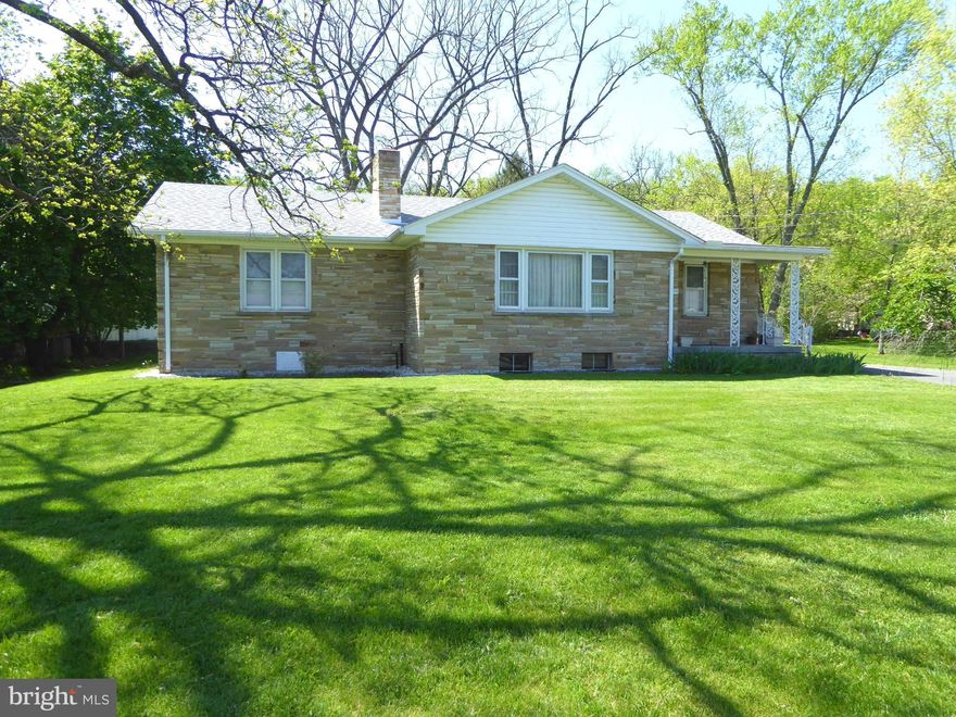 ORIGINAL HOMEOWNER'S FAMILY IS SELLING HOME! THIS 3 BEDROOM, 1 BATH HOME WAS SOLID BUILT BY THE OWNER IN 1962. IT HAS PLASTER WALLS WITH ARCHED DOORWAYS THROUGH THE HOME AND REFINISHED OAK HARDWOOD FLOORS IN THE LIVING ROOM AND DINING ROOM. THERE ARE OAK HARDWOOD FLOORS IN THE HALL AND BEDROOMS AS WELL. tHERE ARE TWO LARGE STONE FIREPLACES, ONE IN THE LIVING ROOM AND ONE IN THE BASEMENT THAT HAS NEVER BEEN USED. ENJOY YOUR MORNING ON THE REAR BRIGHT SUN ROOM. THIS PROPRTY IS CONVENIENTLY LOCATED JUST A SHORT DRIVE OR WALK TO DOCTOR OFFICES, DRUG STORE, BANKING,  RESTAURANTS AND SHOPPING. THERE ARE PLENTY OF SHELVING FOR THE STOREAGE OF YOUR PERSONAL BELONGINGS.