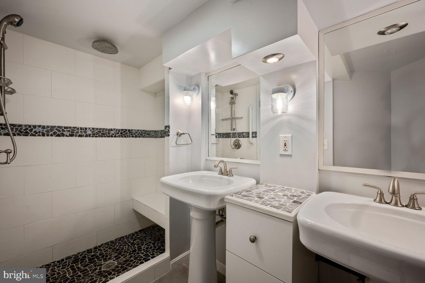 BROYHILL FOREST - Residential