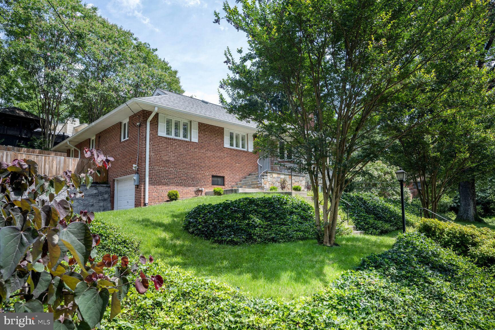 BROYHILL FOREST - Residential