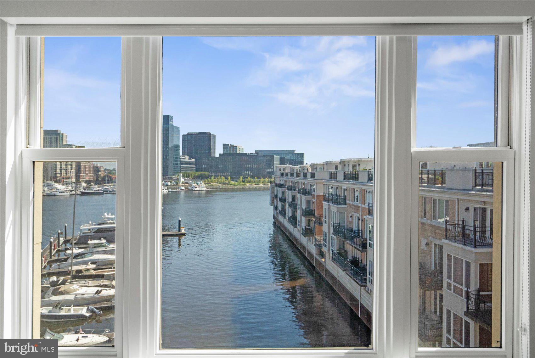 THE RITZ-CARLTON RESIDENCES - Residential
