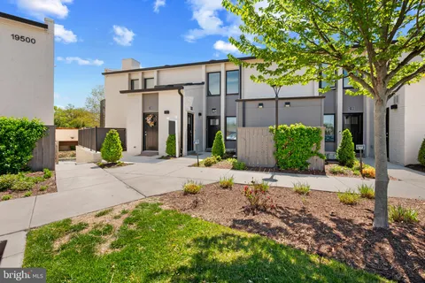 19510 Village Walk Drive Unit 2-204, Montgomery Village, MD MLS: MDMC2177298