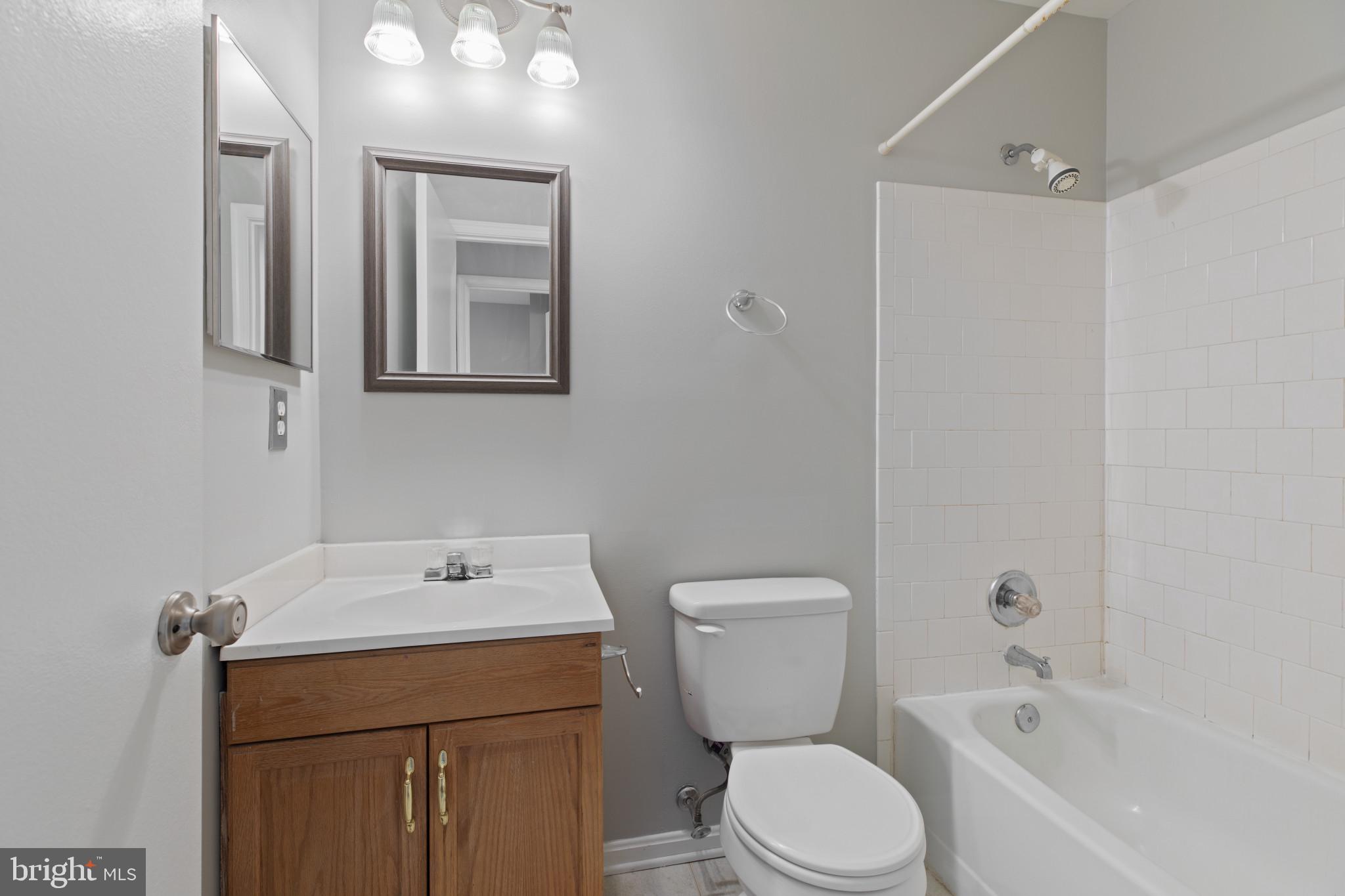 SOUTH HAMPTON - Residential Lease