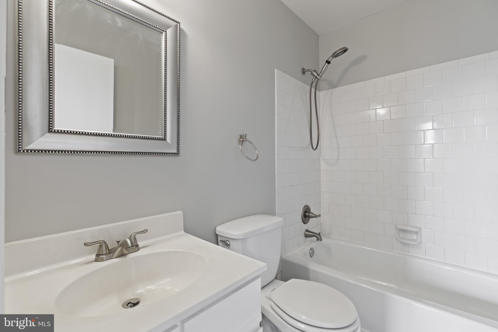 SOUTH HAMPTON - Residential Lease