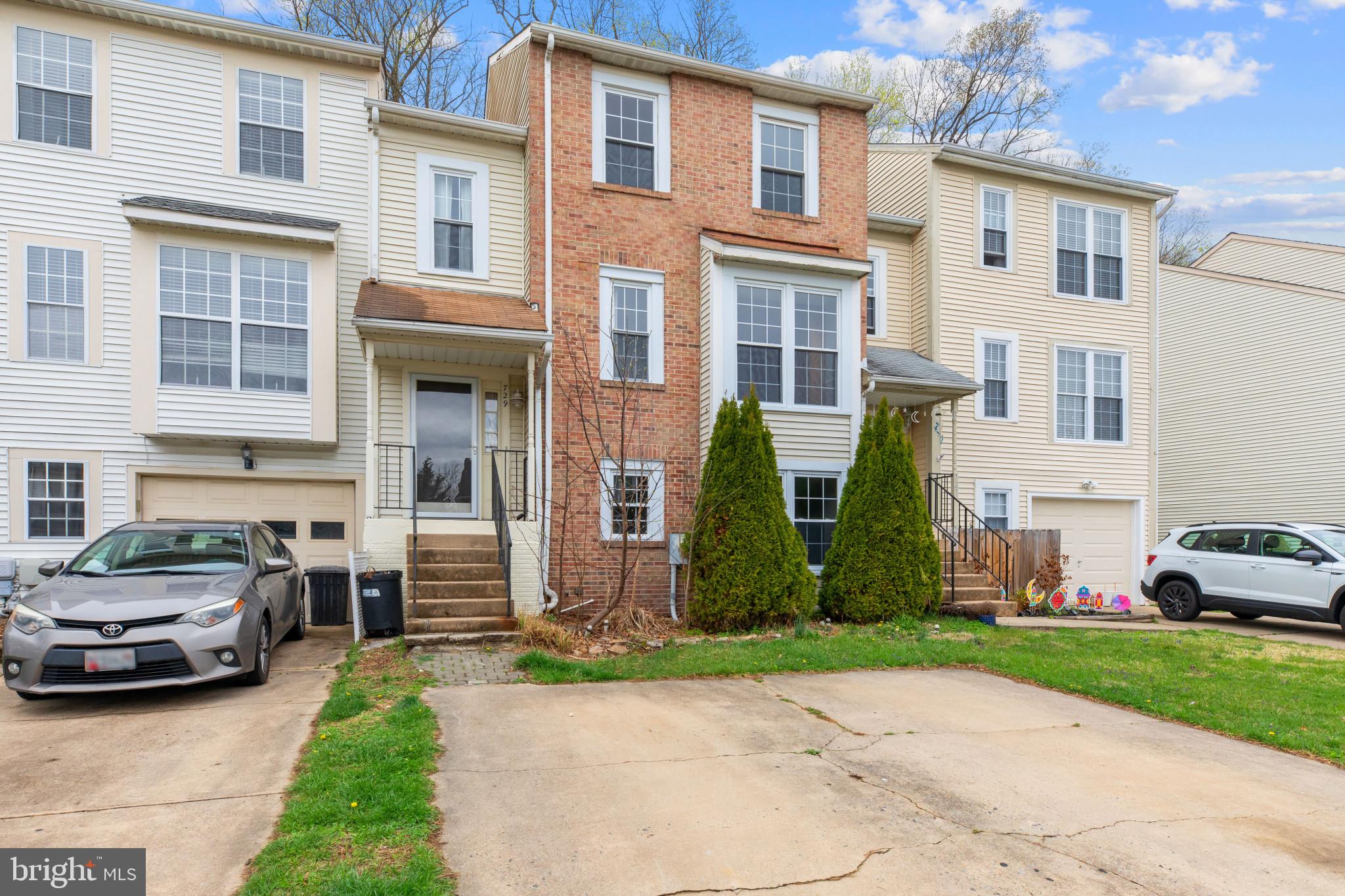 SOUTH HAMPTON - Residential Lease