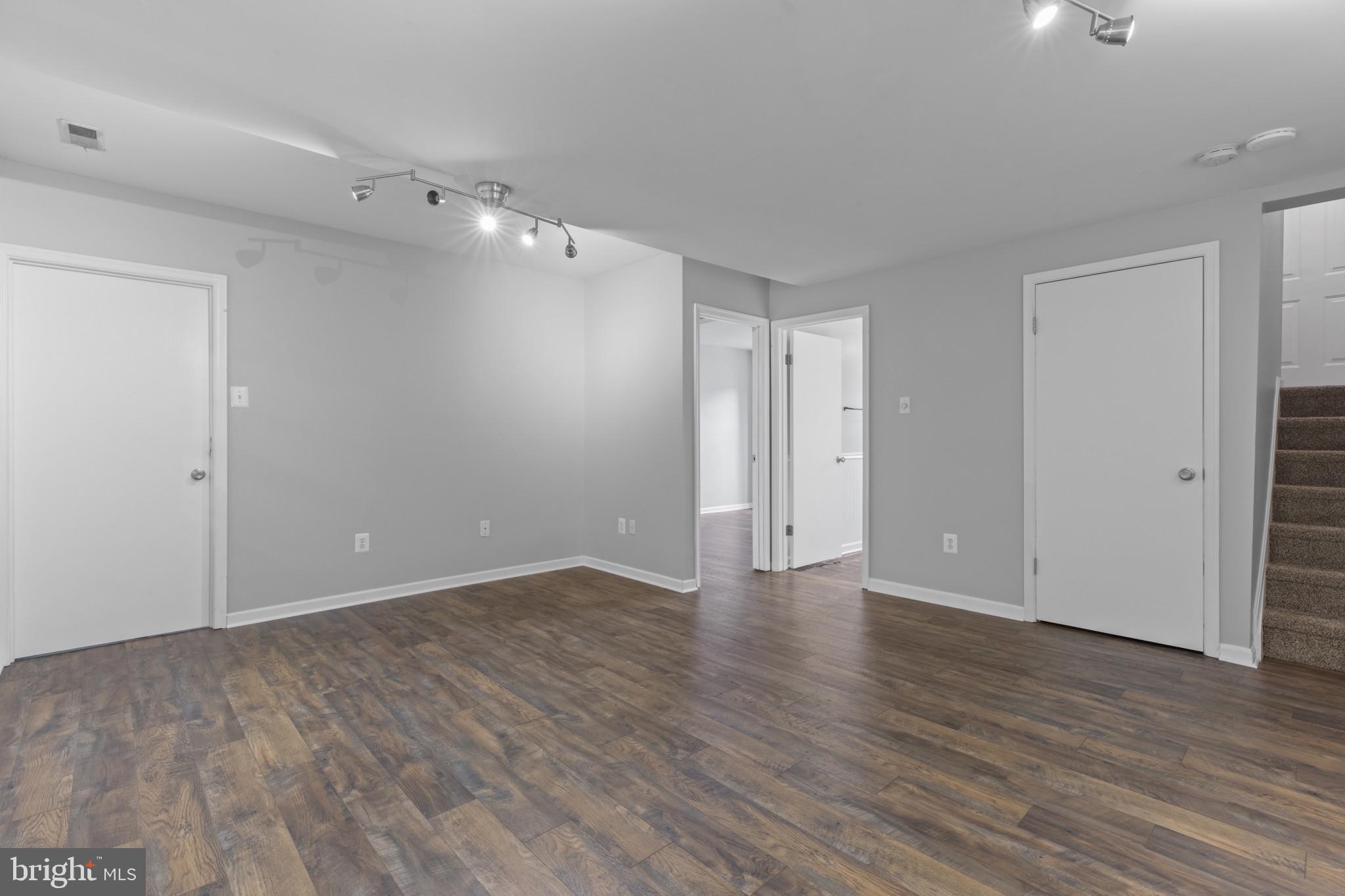 SOUTH HAMPTON - Residential Lease