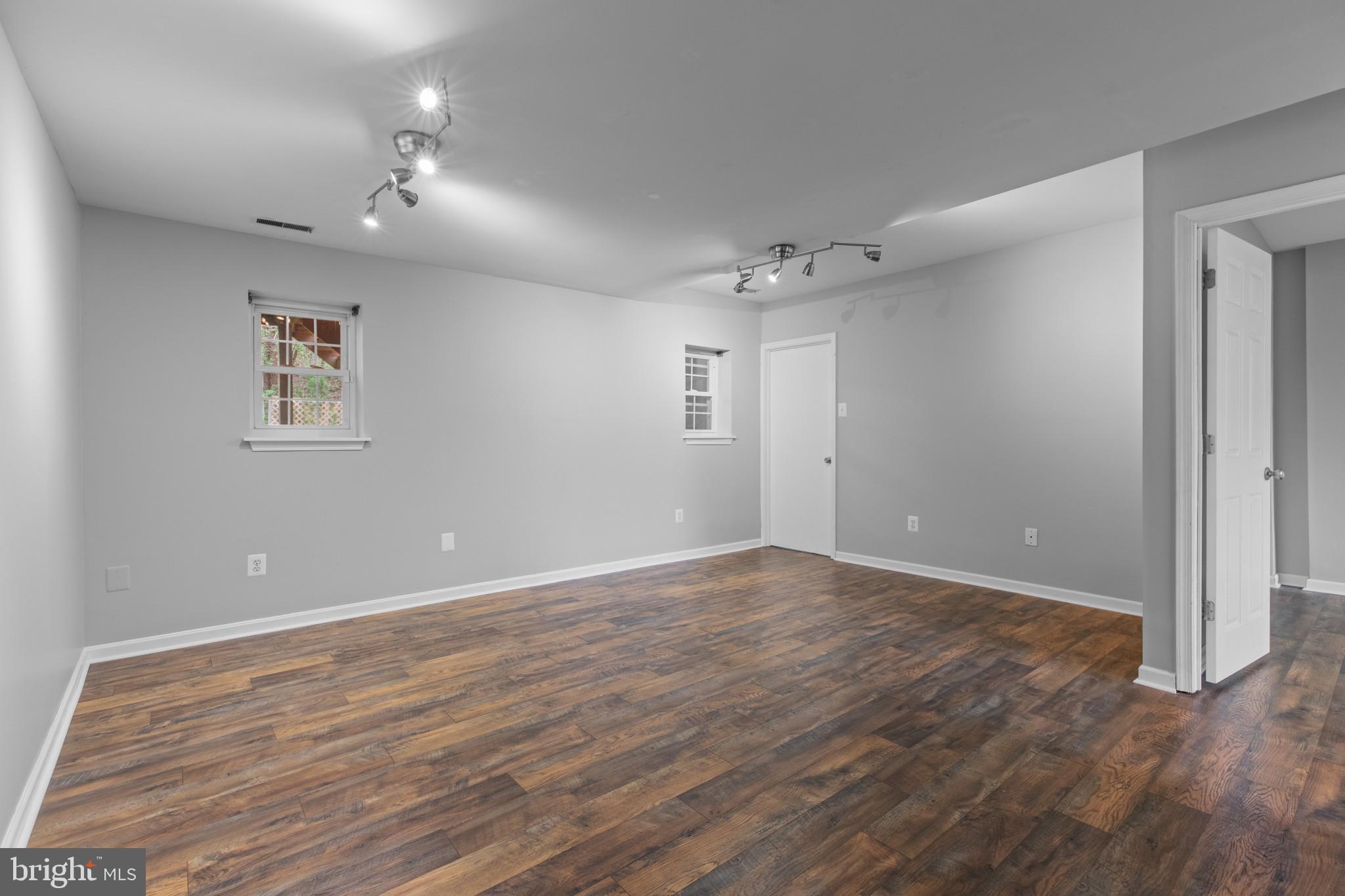 SOUTH HAMPTON - Residential Lease