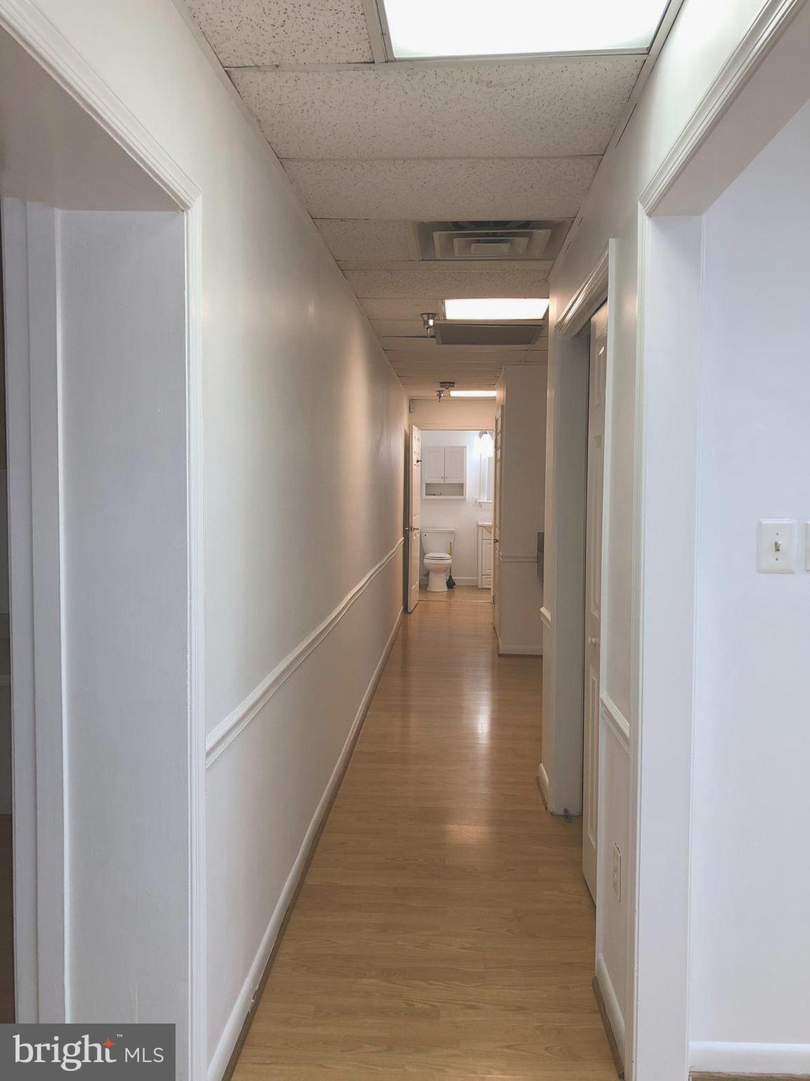 CENTRE SQUARE - Commercial Lease