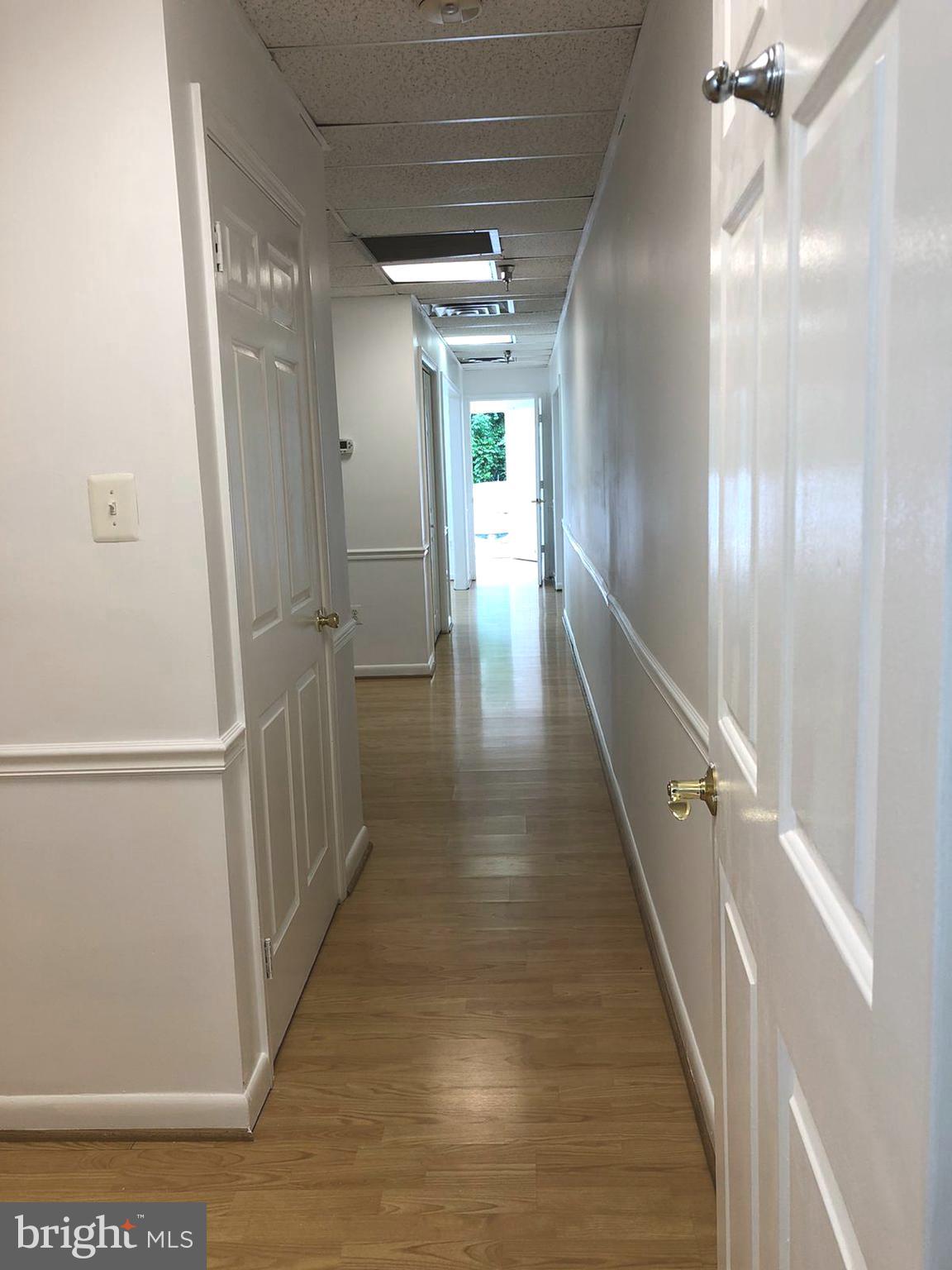 CENTRE SQUARE - Commercial Lease