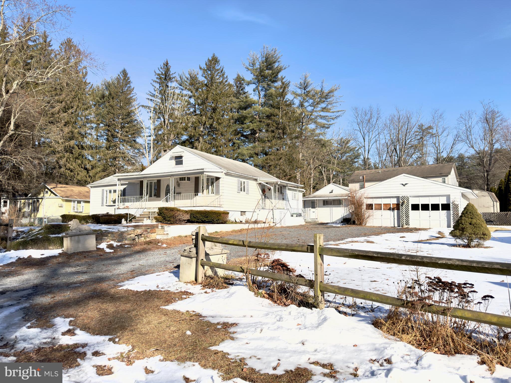 DEER LAKE - Residential