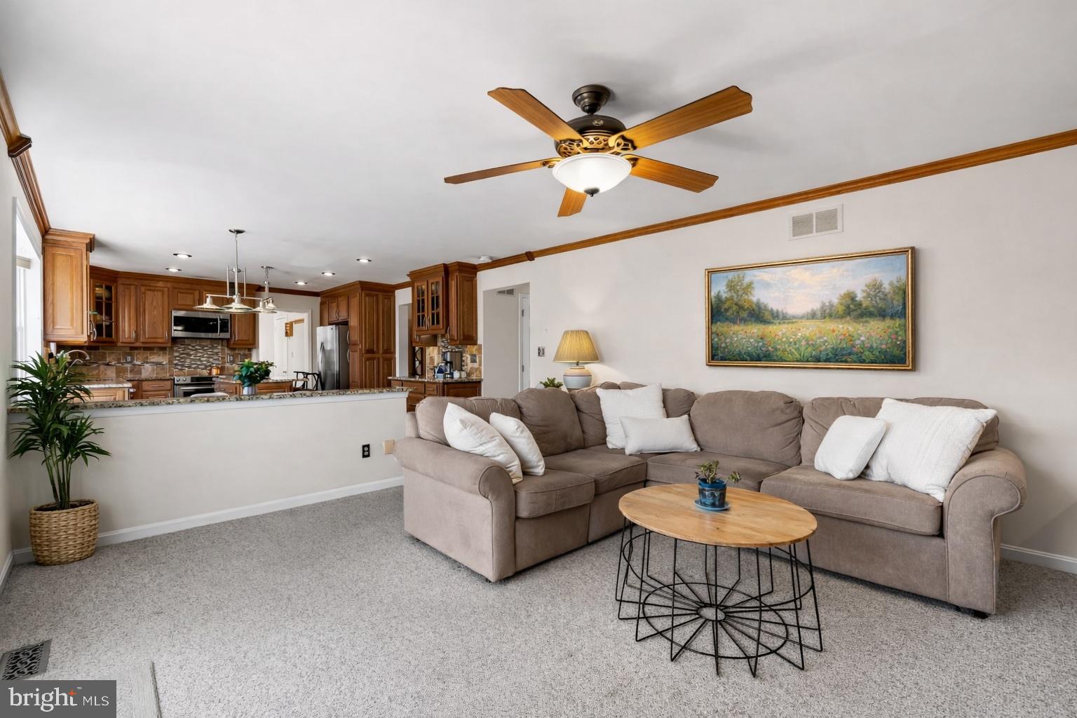 FOUR SEASONS - Residential