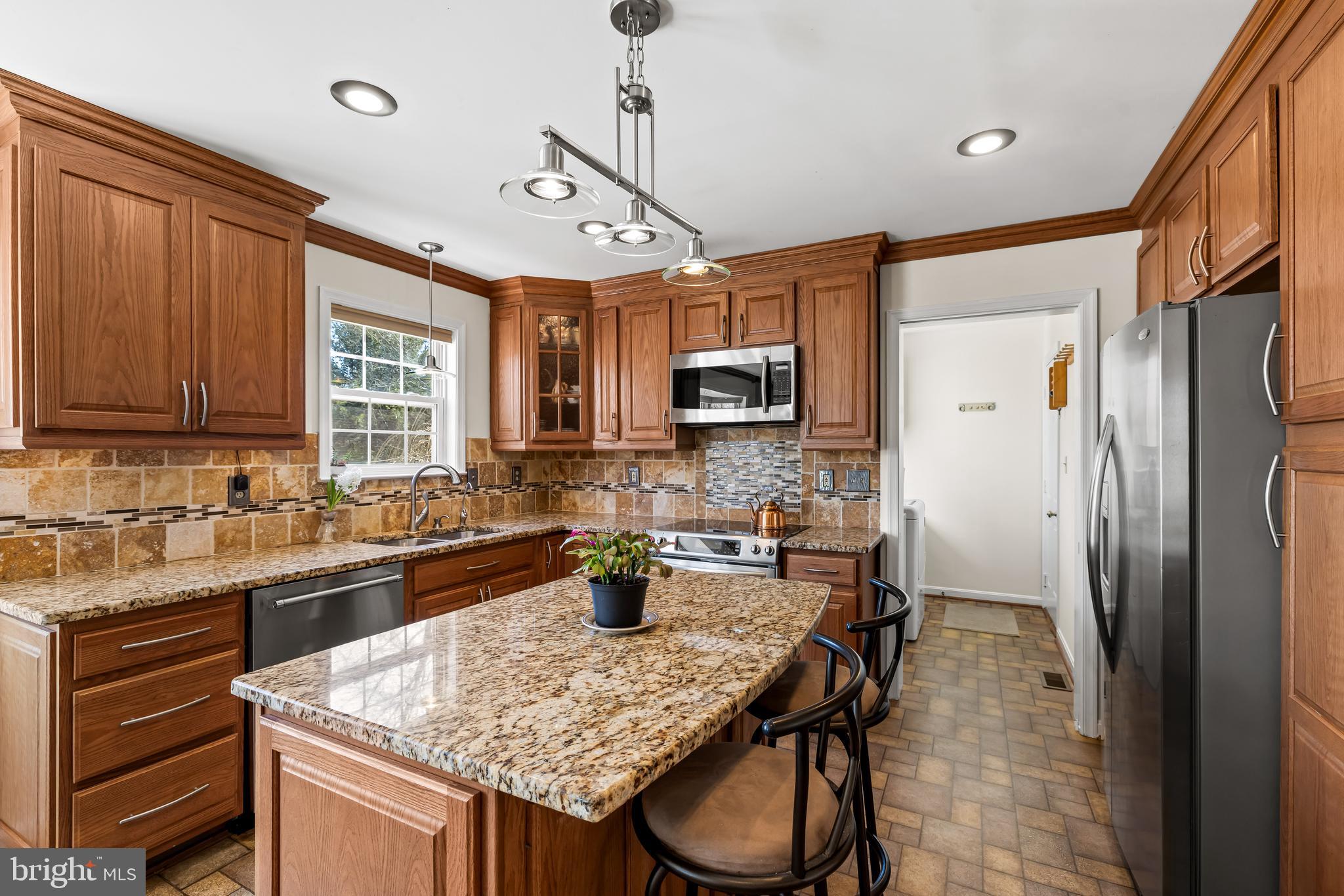 FOUR SEASONS - Residential