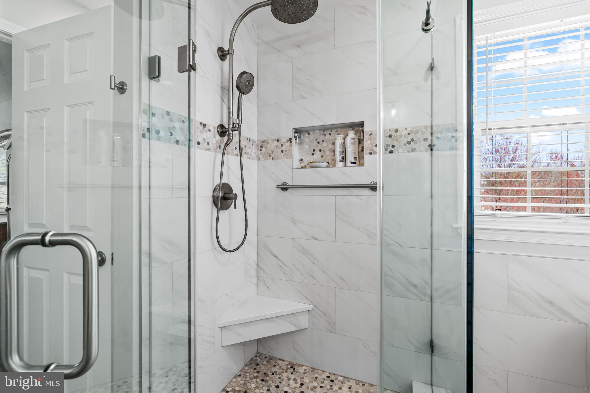 FOUR SEASONS - Residential