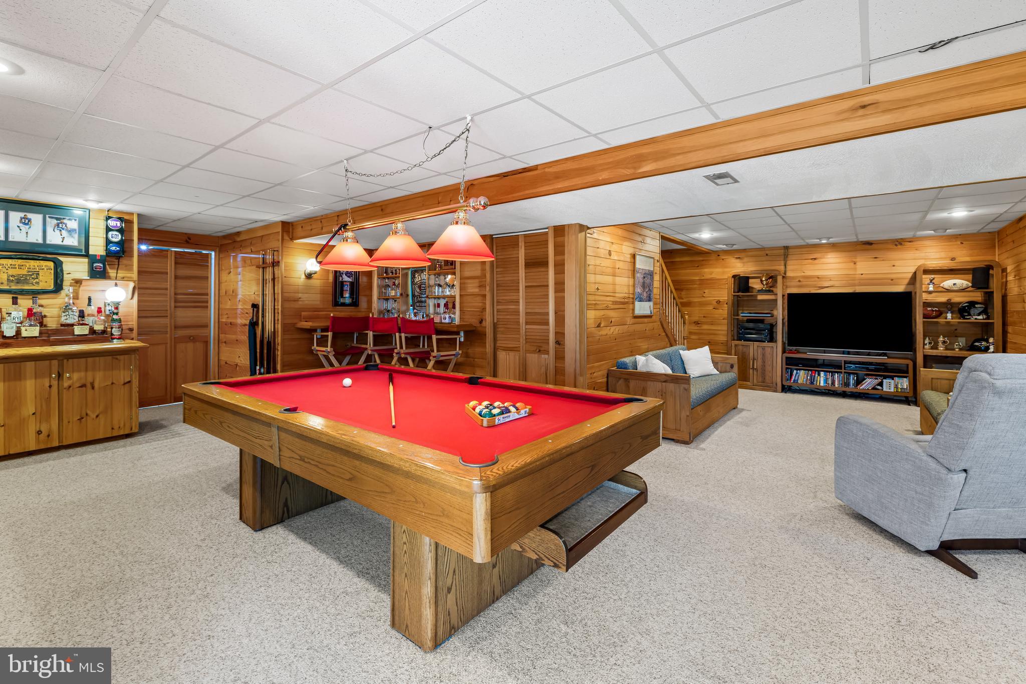 FOUR SEASONS - Residential