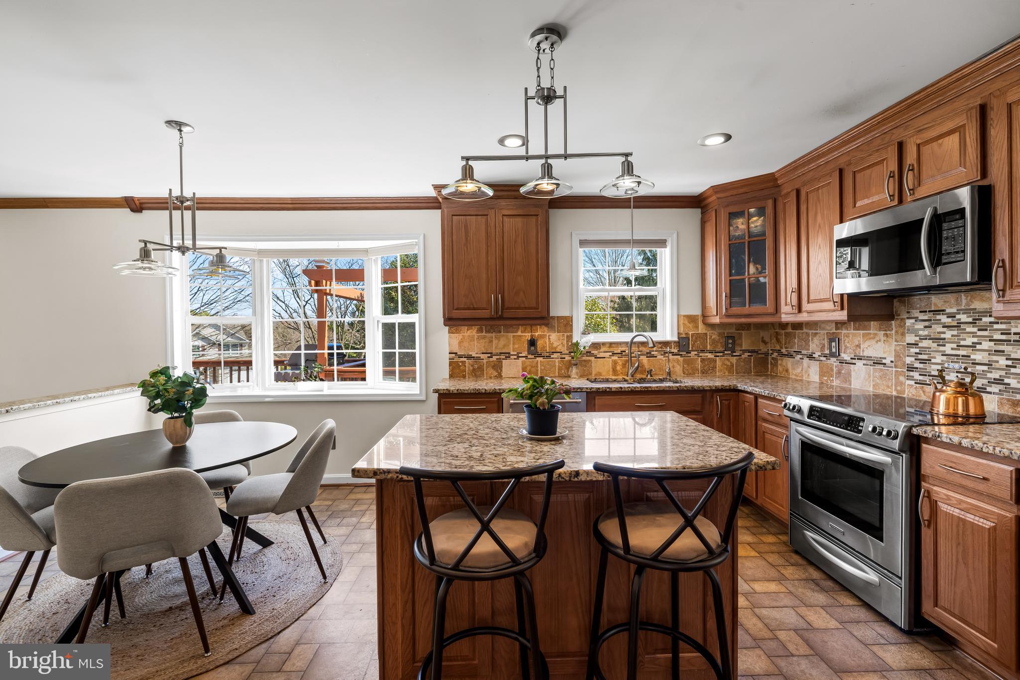 FOUR SEASONS - Residential