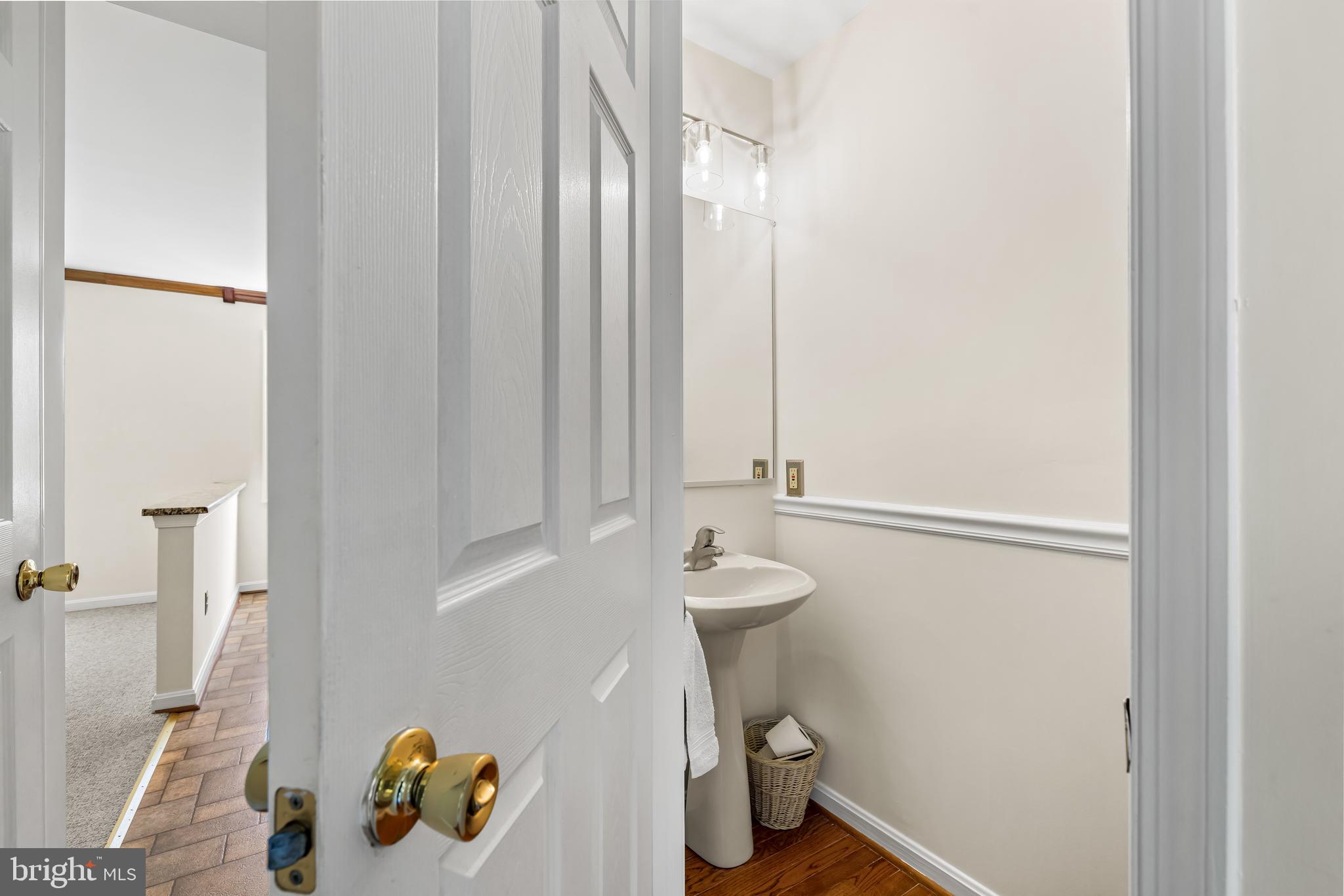 FOUR SEASONS - Residential