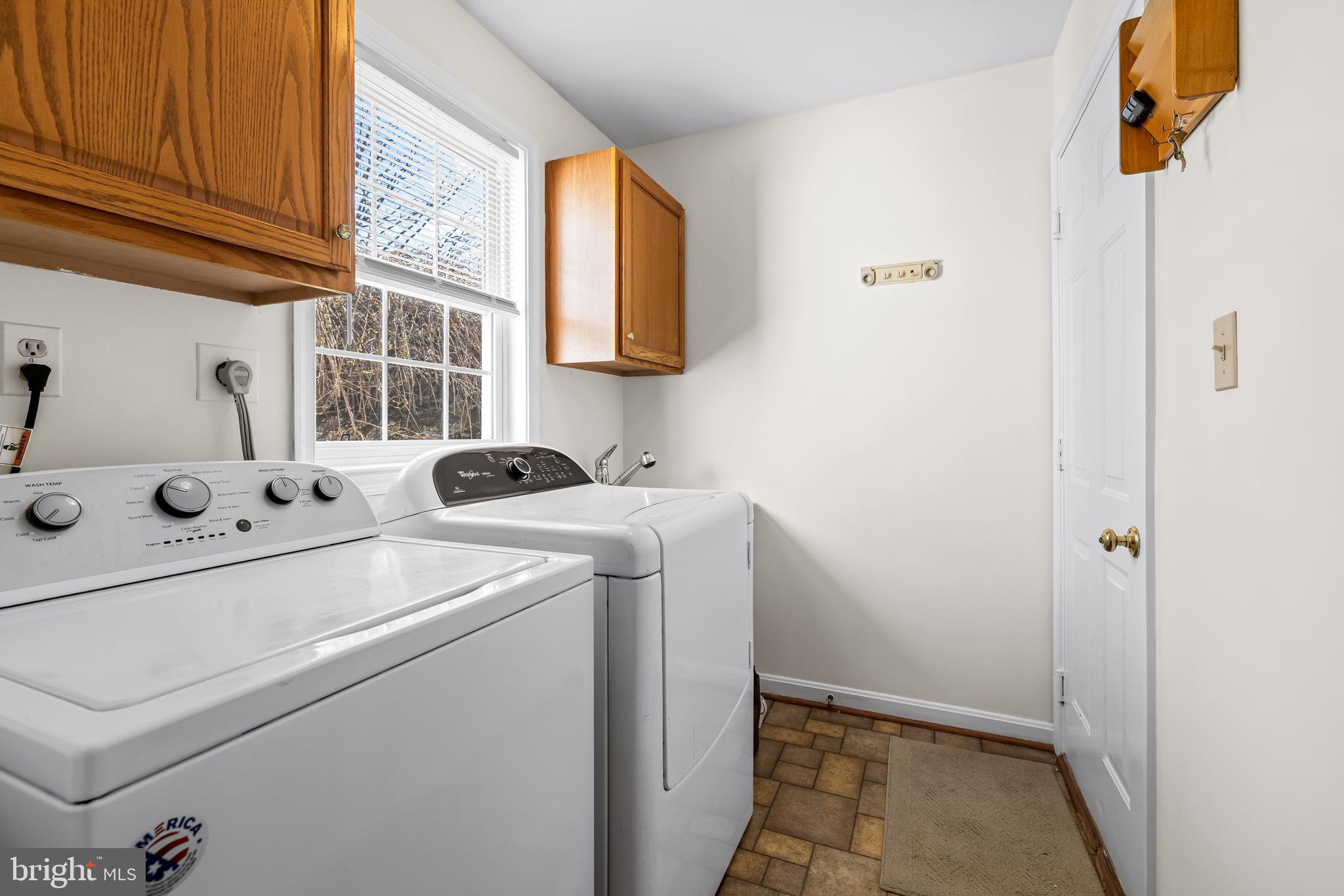 FOUR SEASONS - Residential