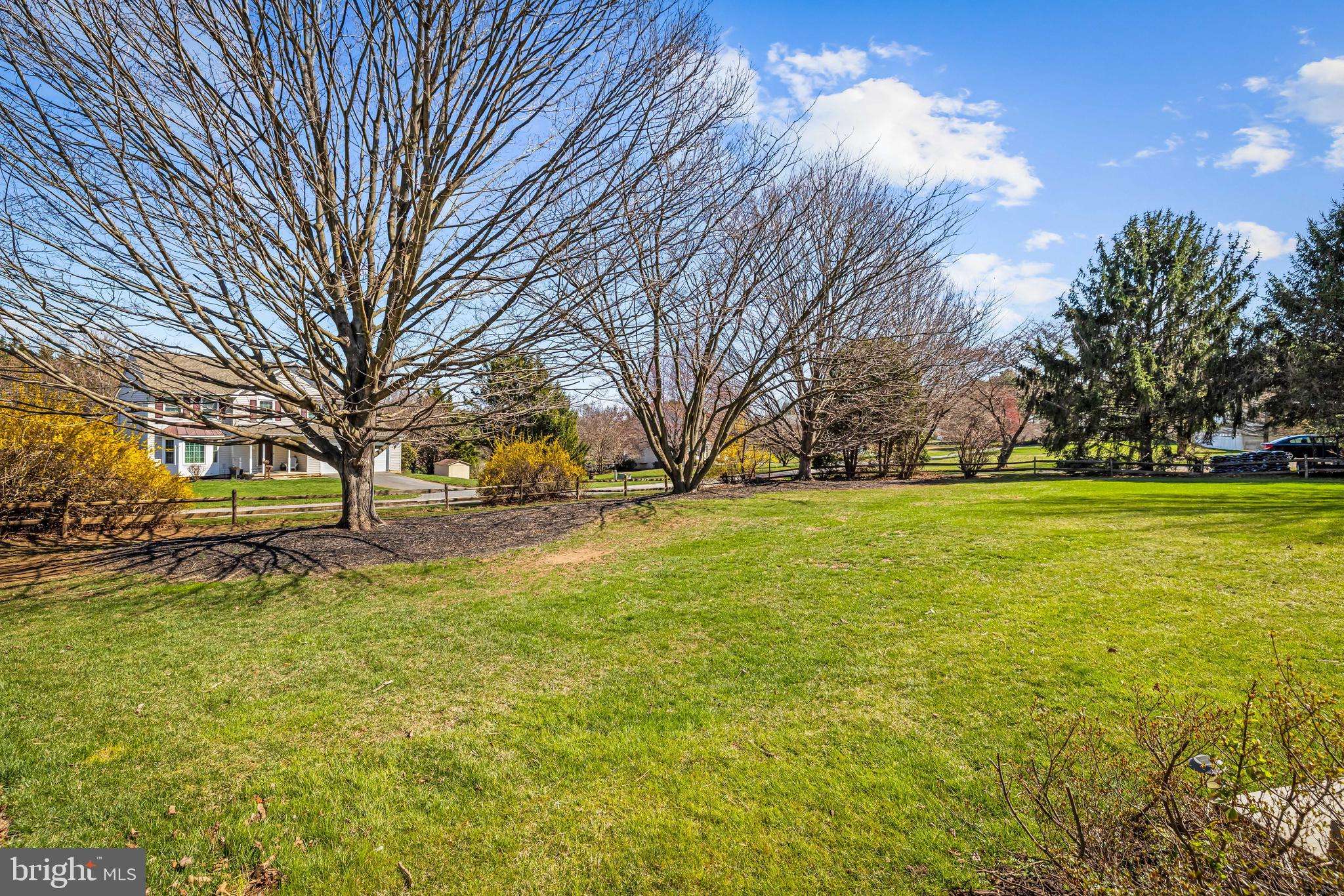 FOUR SEASONS - Residential