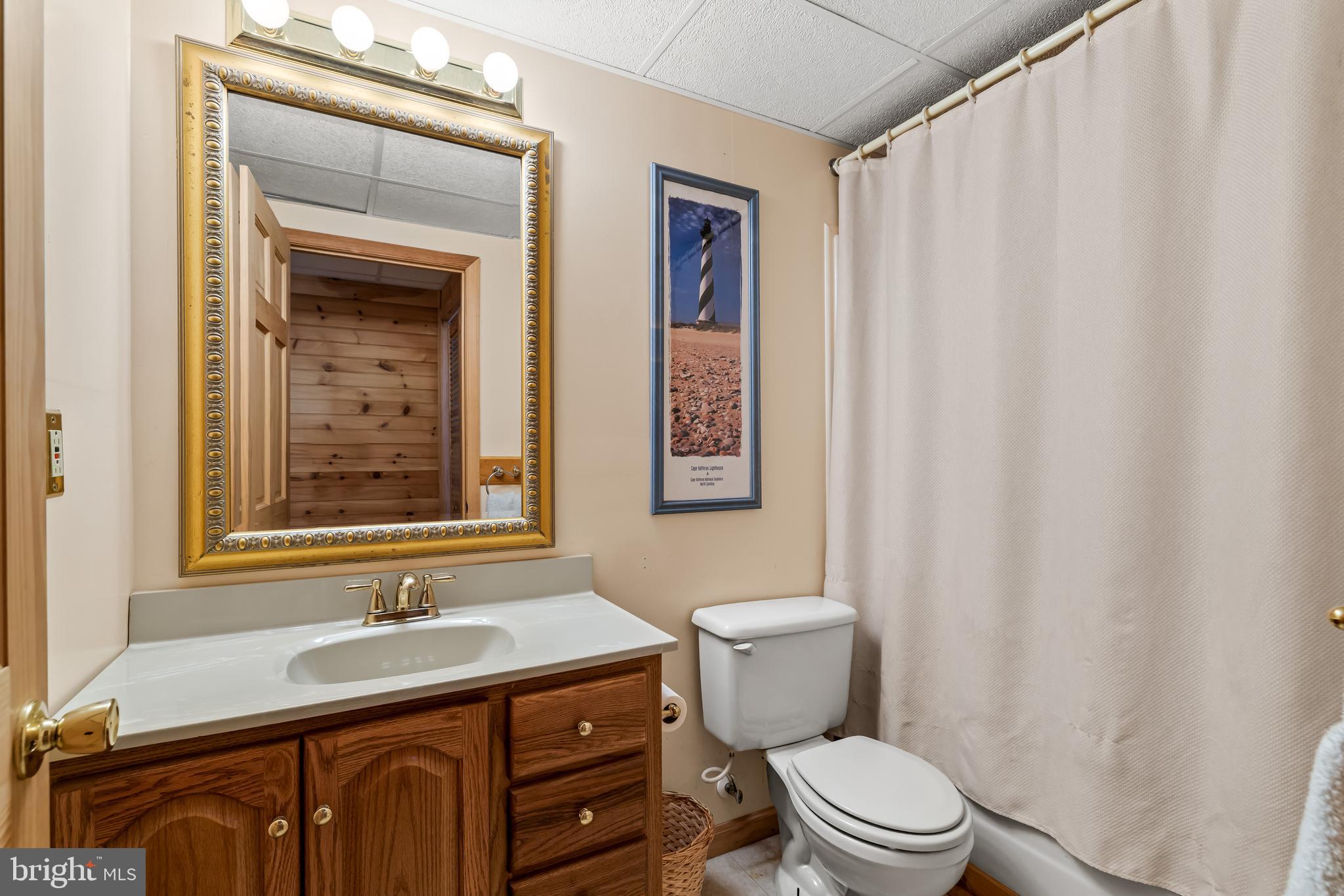 FOUR SEASONS - Residential