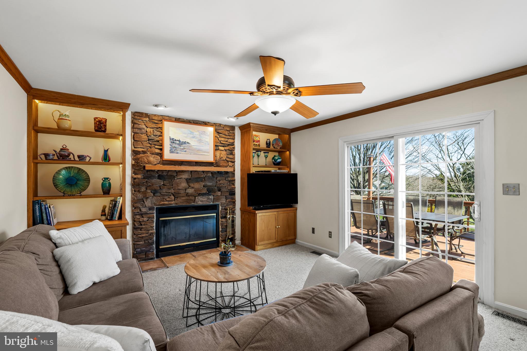 FOUR SEASONS - Residential