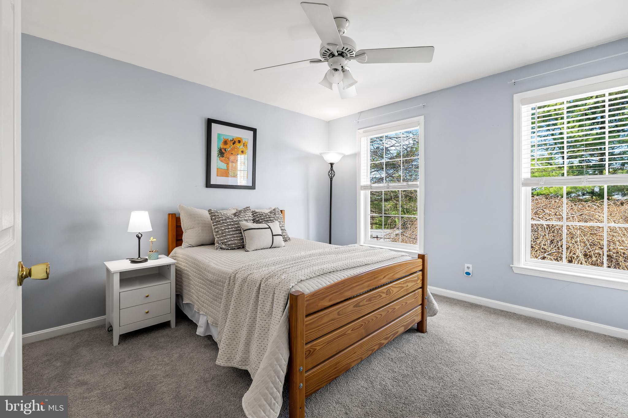 FOUR SEASONS - Residential