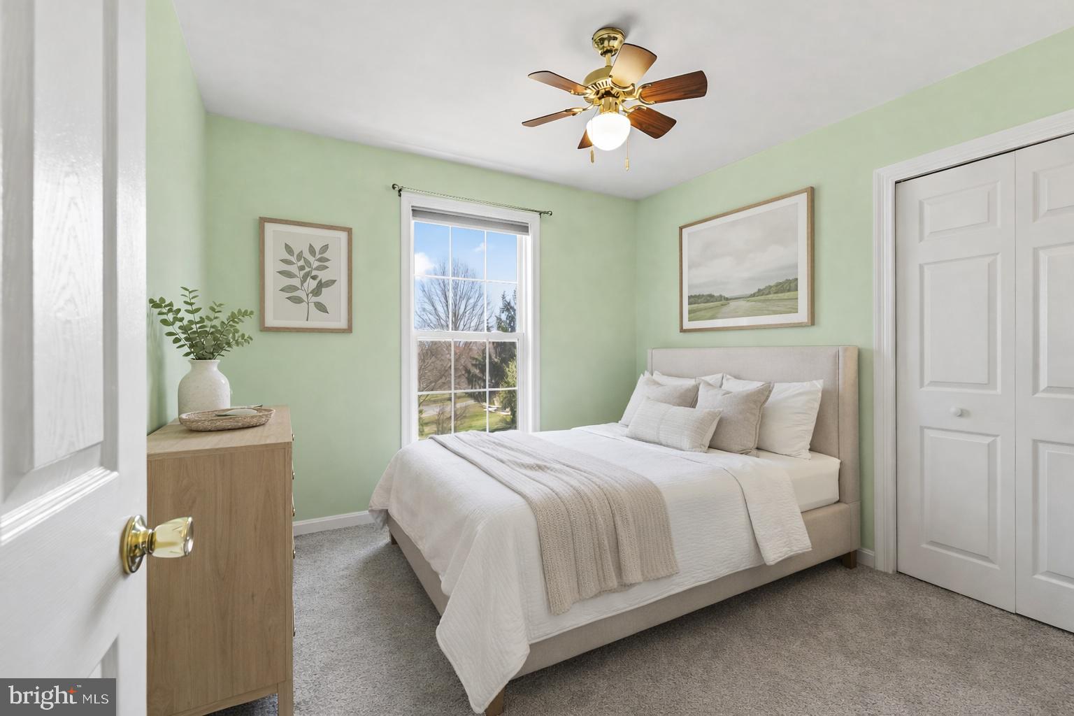 FOUR SEASONS - Residential