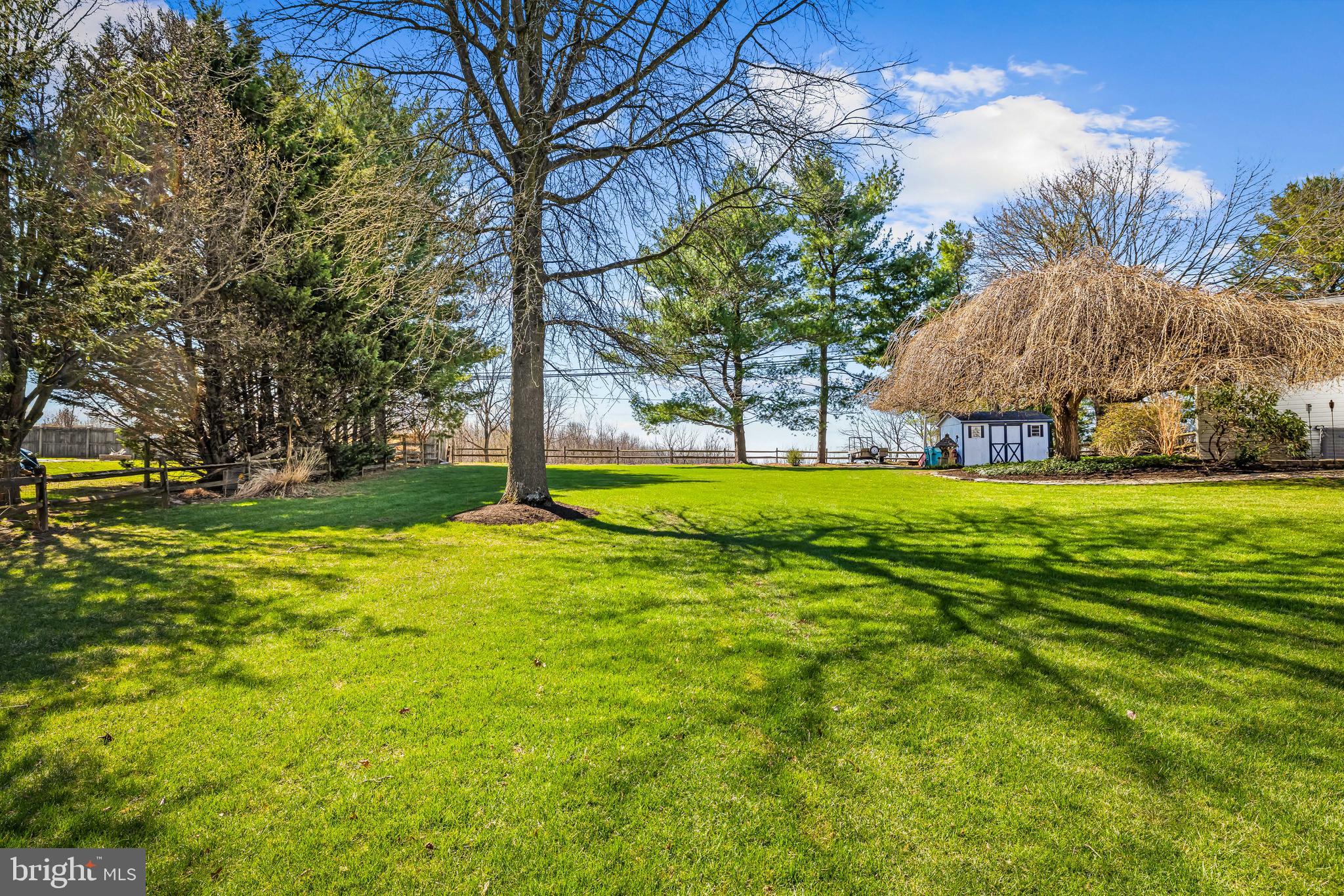 FOUR SEASONS - Residential