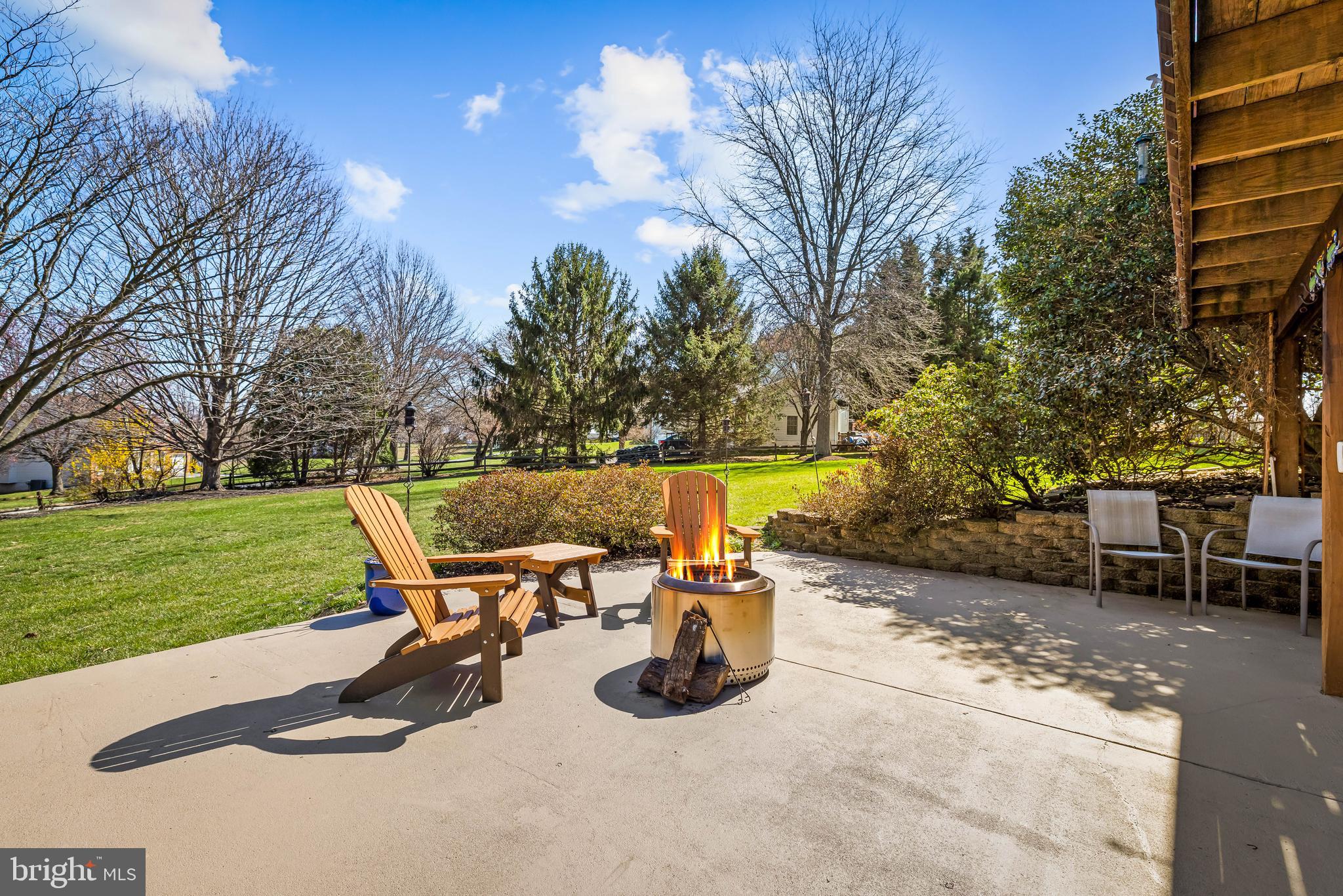 FOUR SEASONS - Residential