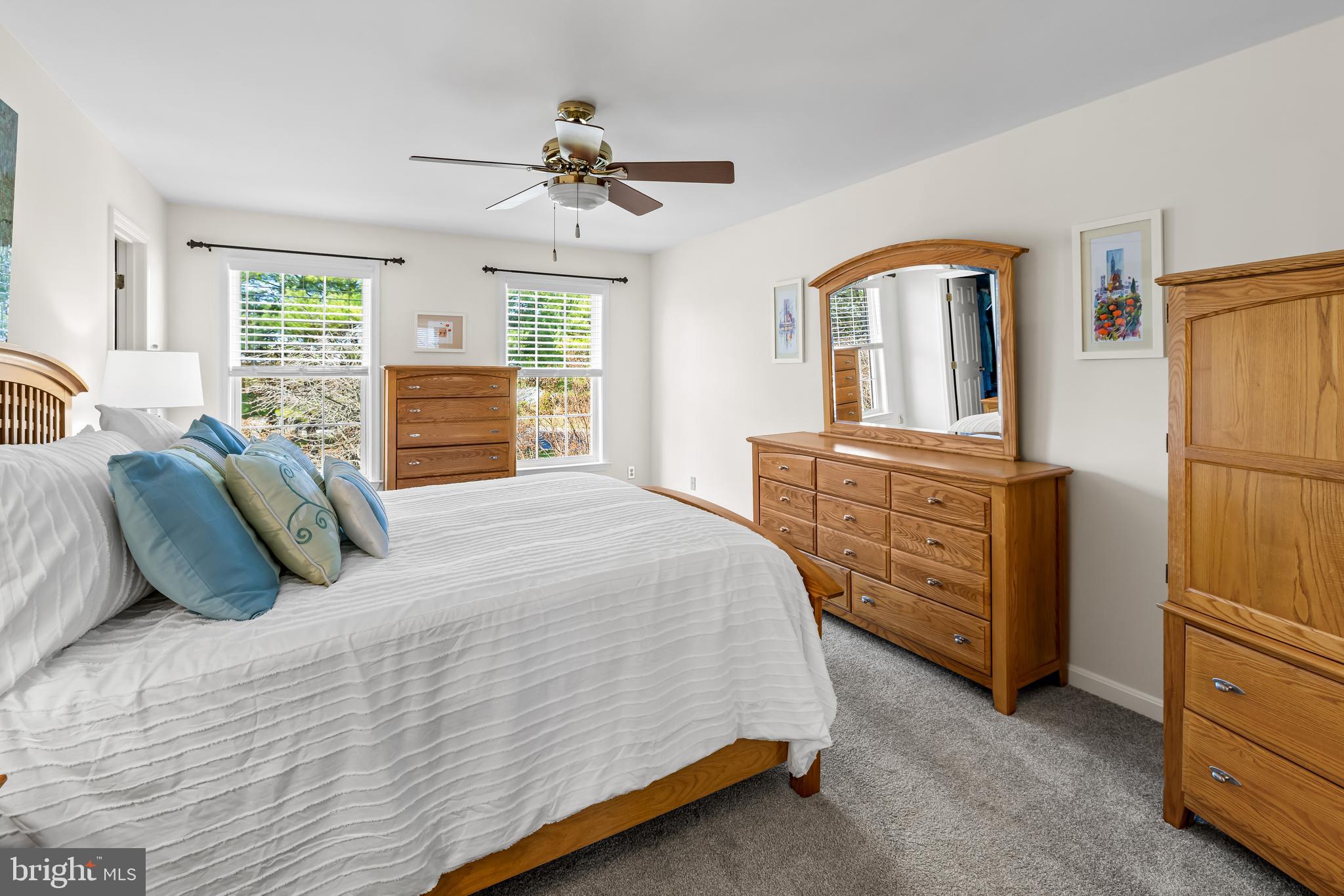 FOUR SEASONS - Residential