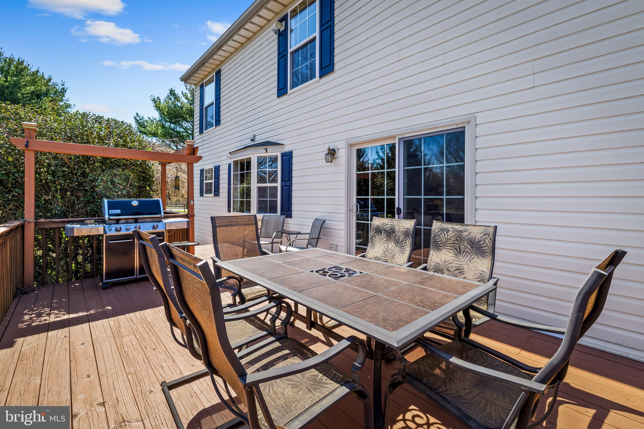 FOUR SEASONS - Residential