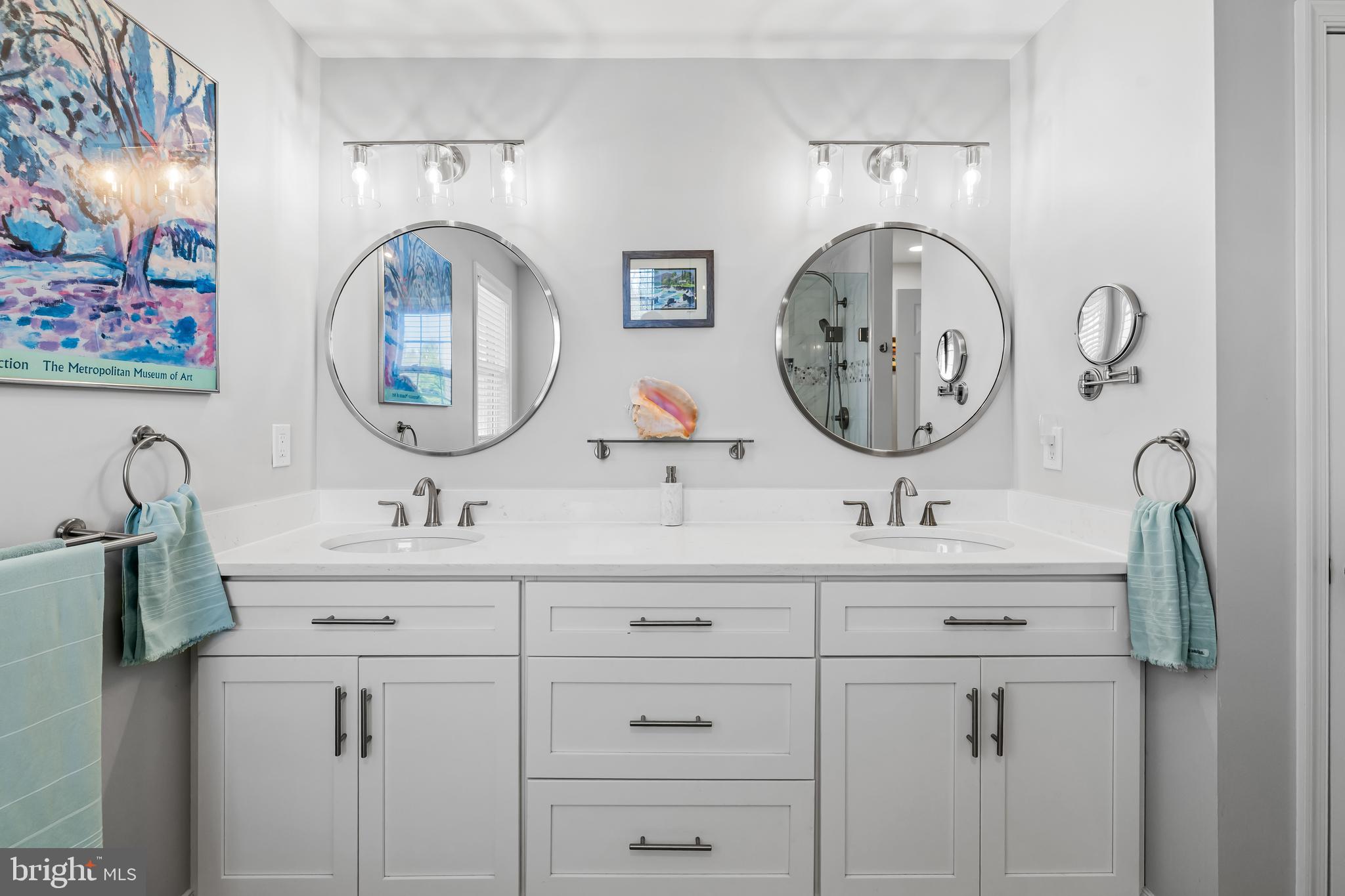 FOUR SEASONS - Residential