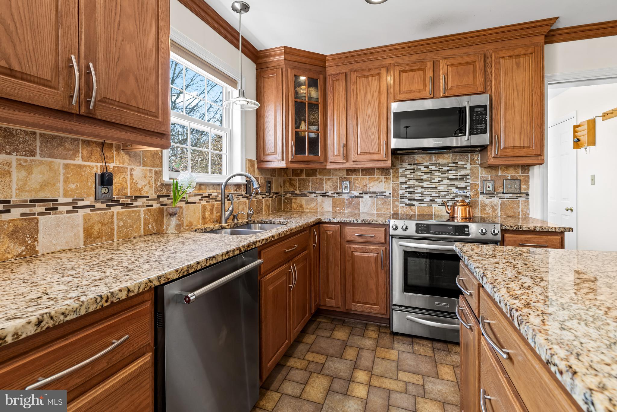 FOUR SEASONS - Residential