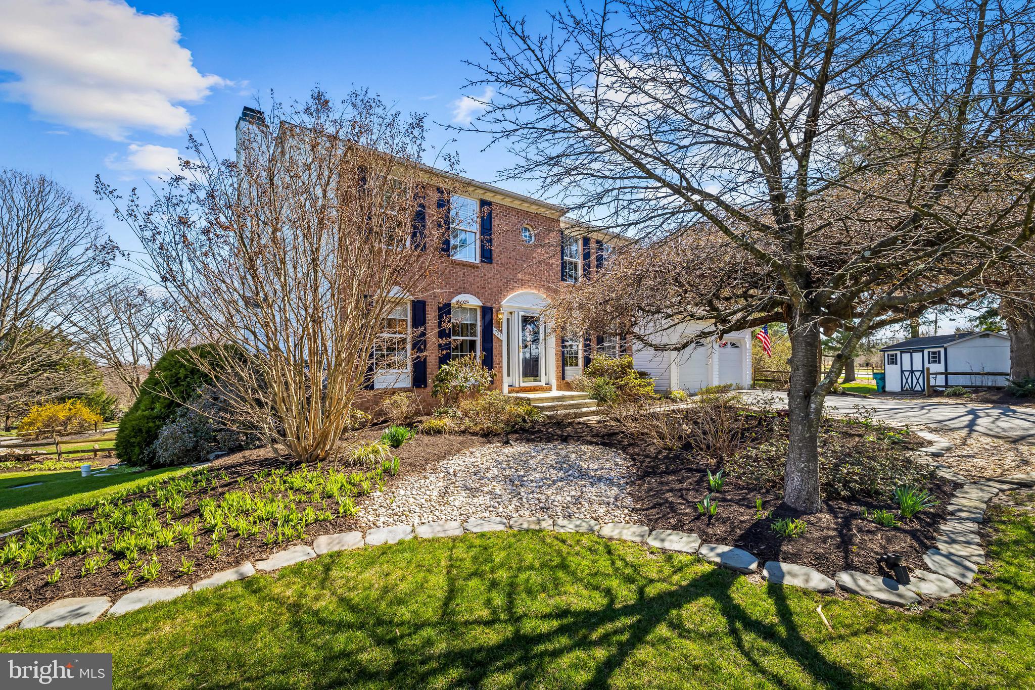 FOUR SEASONS - Residential