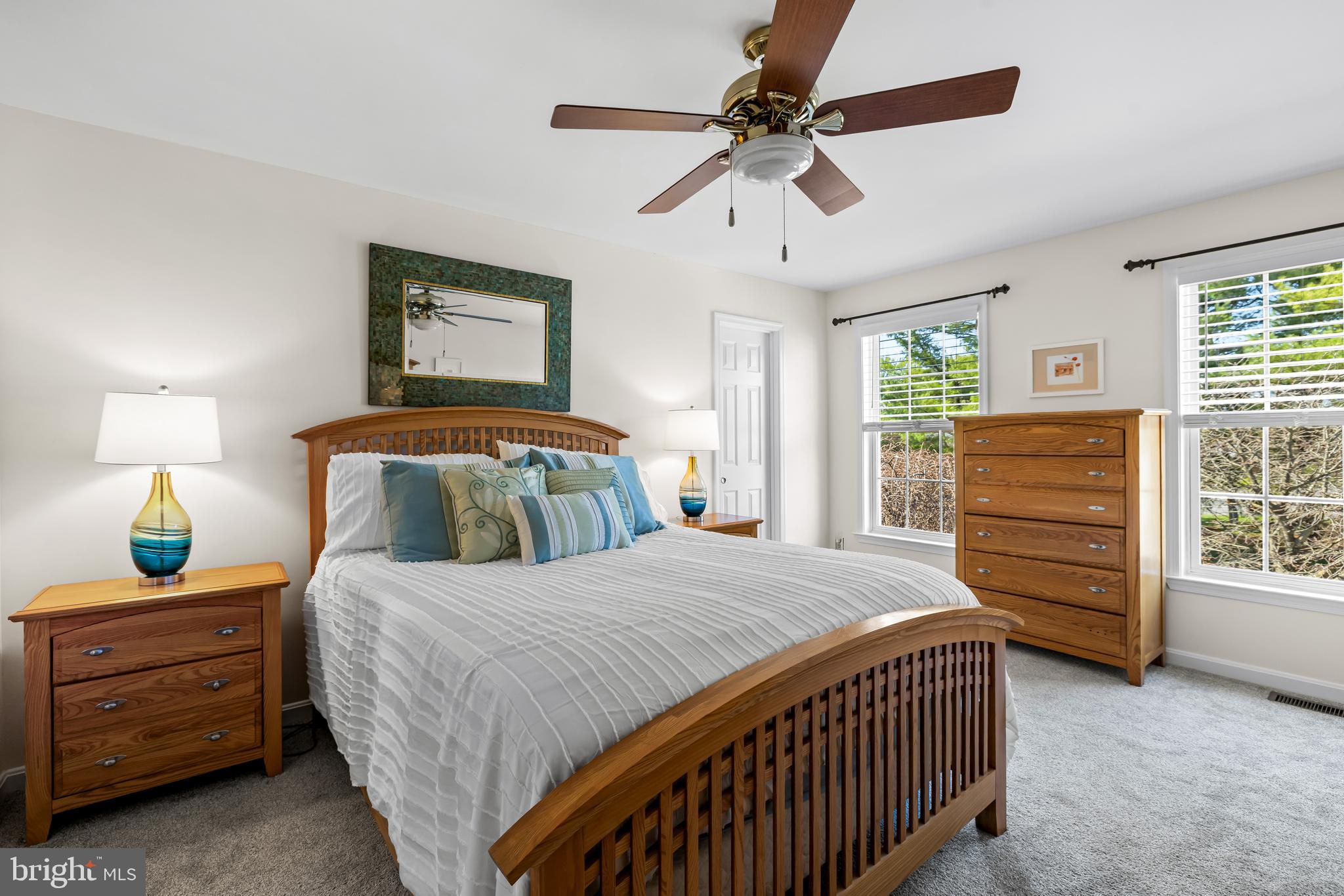 FOUR SEASONS - Residential