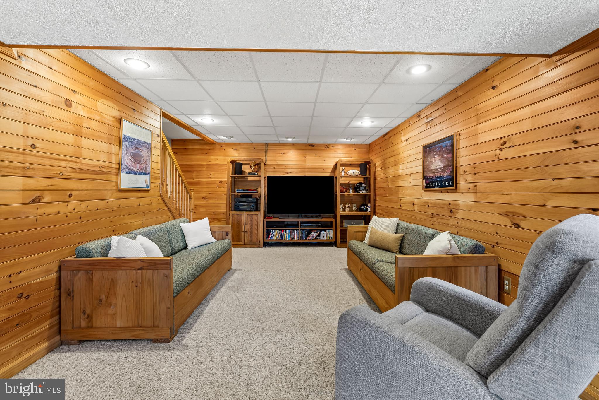 FOUR SEASONS - Residential