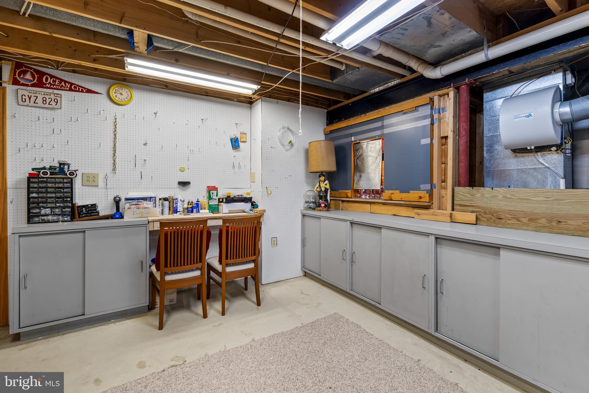 FOUR SEASONS - Residential