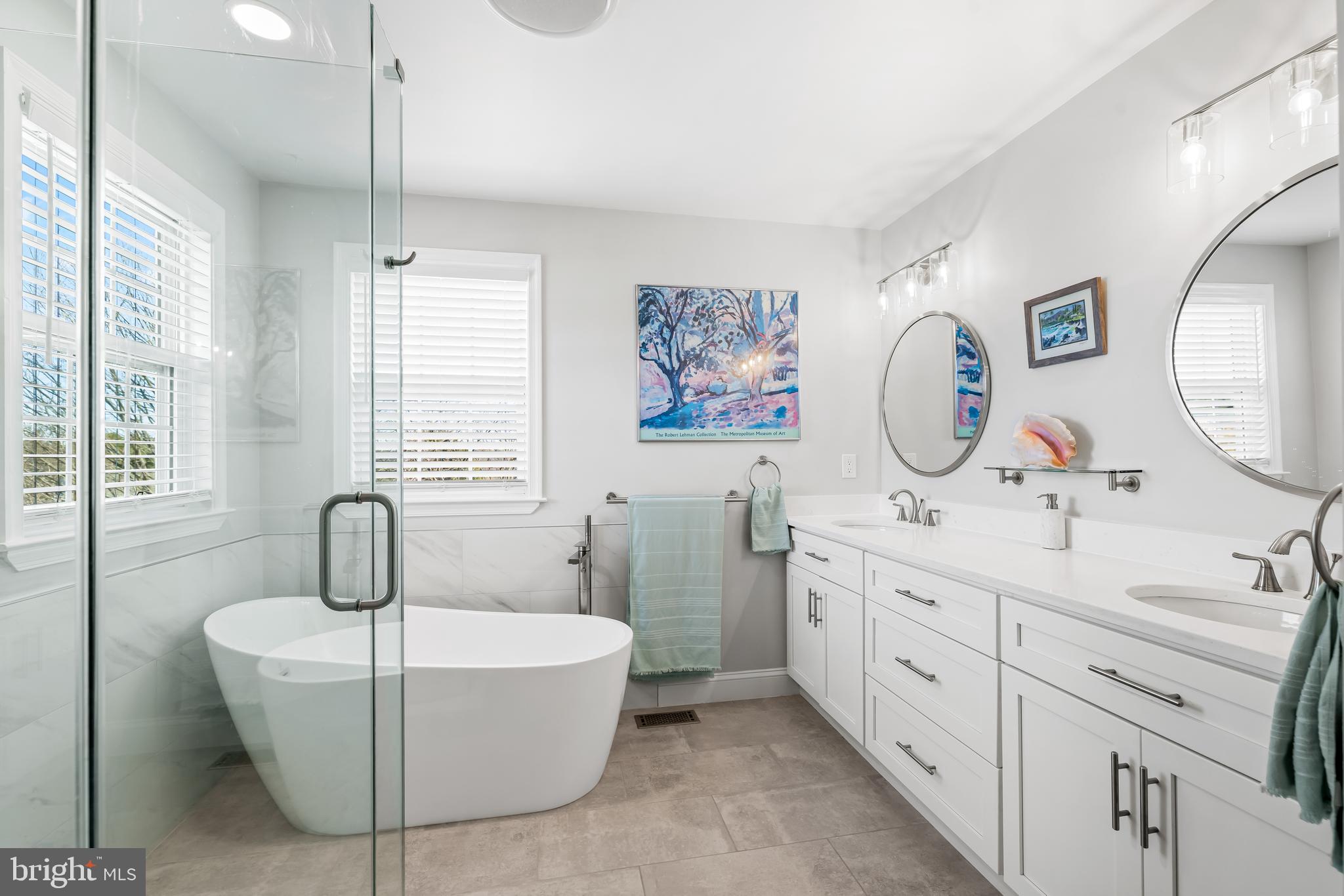 FOUR SEASONS - Residential