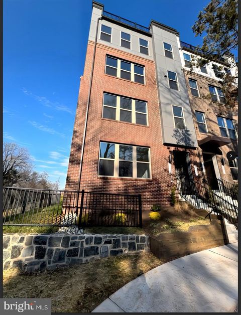 Townhouse For Sale - 13676 Innovation Station Loop #81A<br/> HERNDON, VA 20171