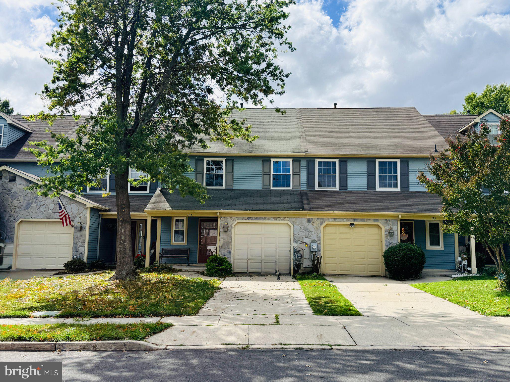 123 LAMPLIGHTER COURT