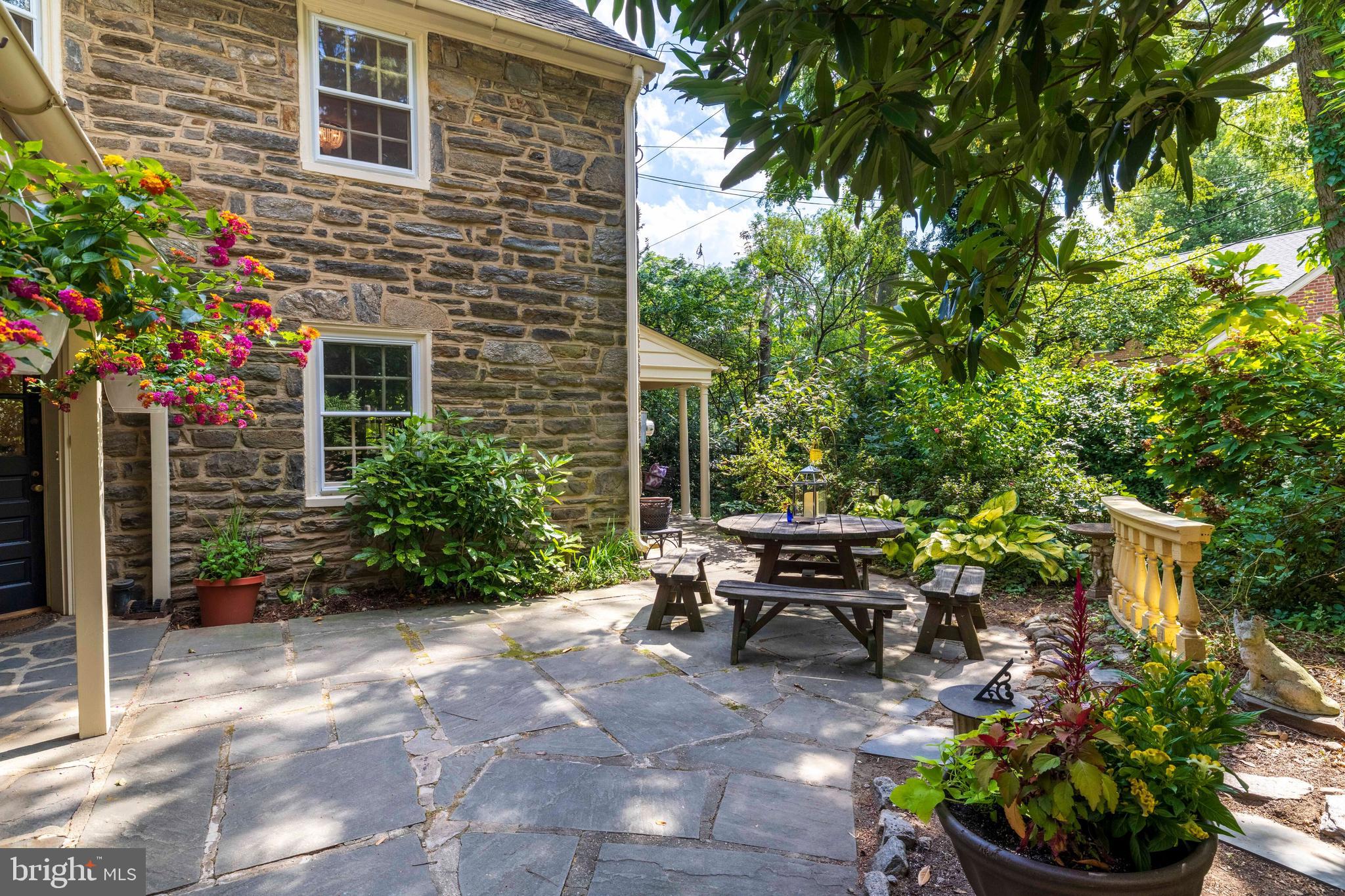 EAST FALLS - Residential