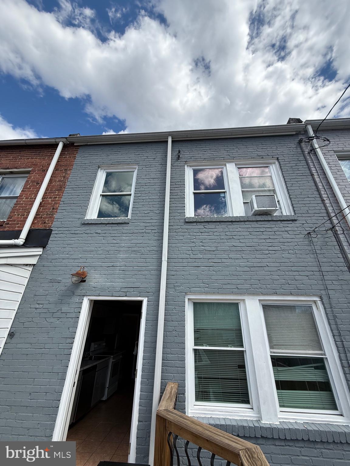 DUNDALK MANOR - Residential Lease