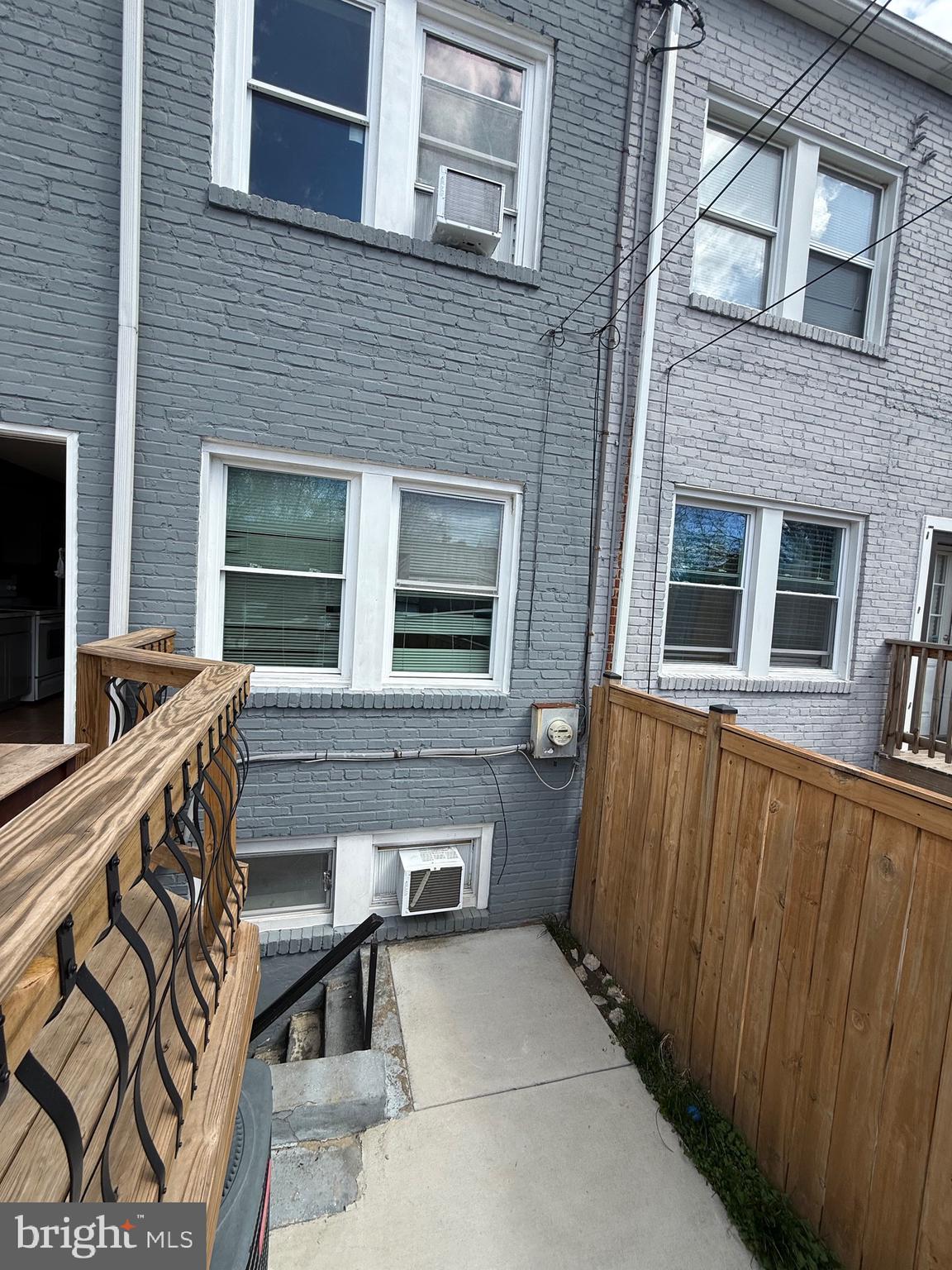 DUNDALK MANOR - Residential Lease