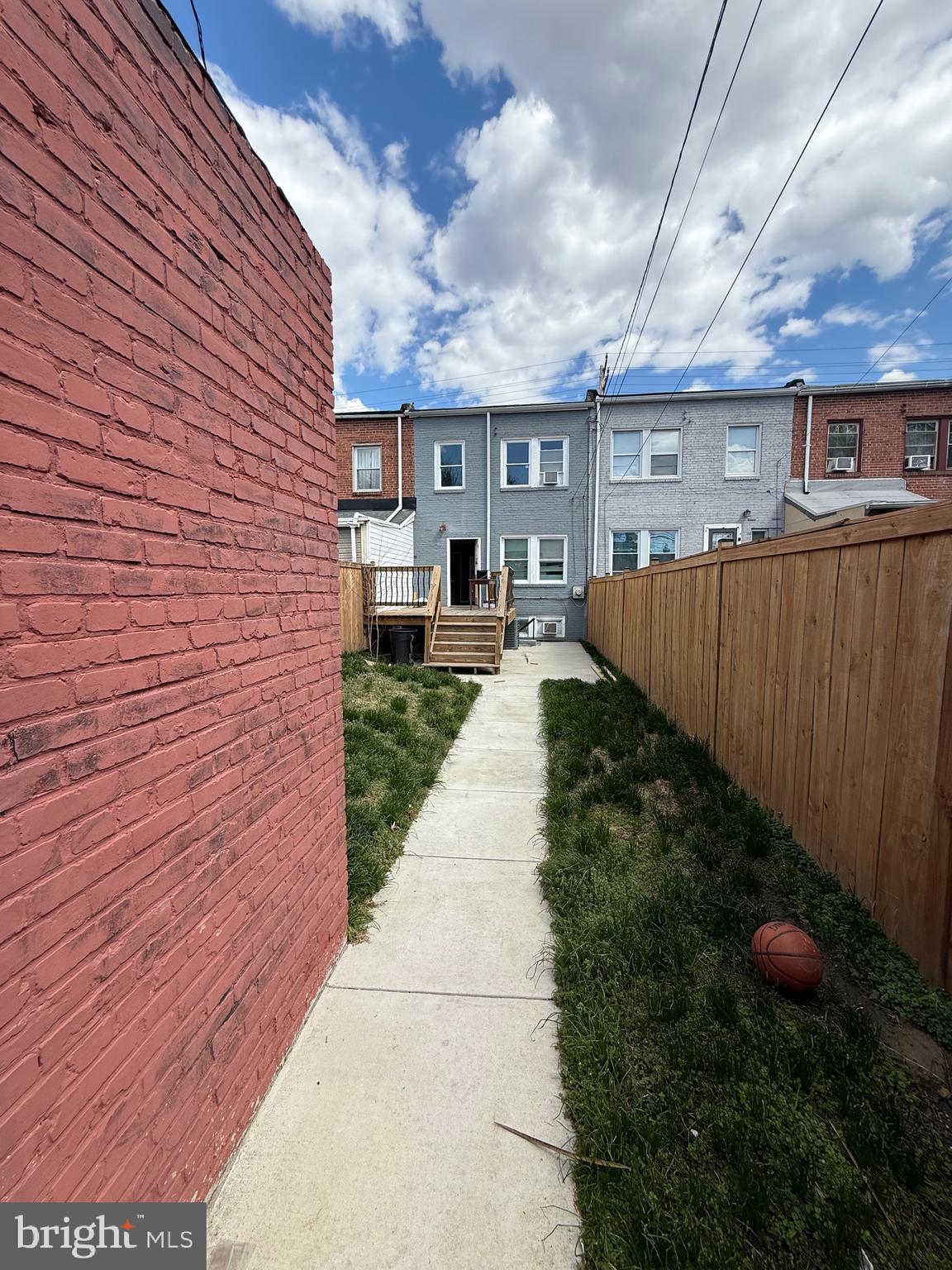 DUNDALK MANOR - Residential Lease