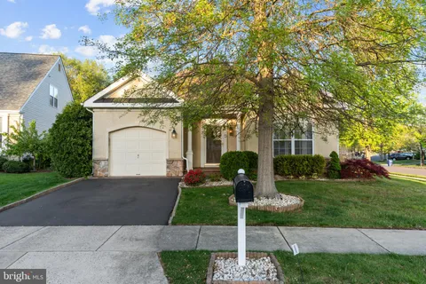 102 Glengarry Lane, Hainesport, NJ MLS: NJBL2084846