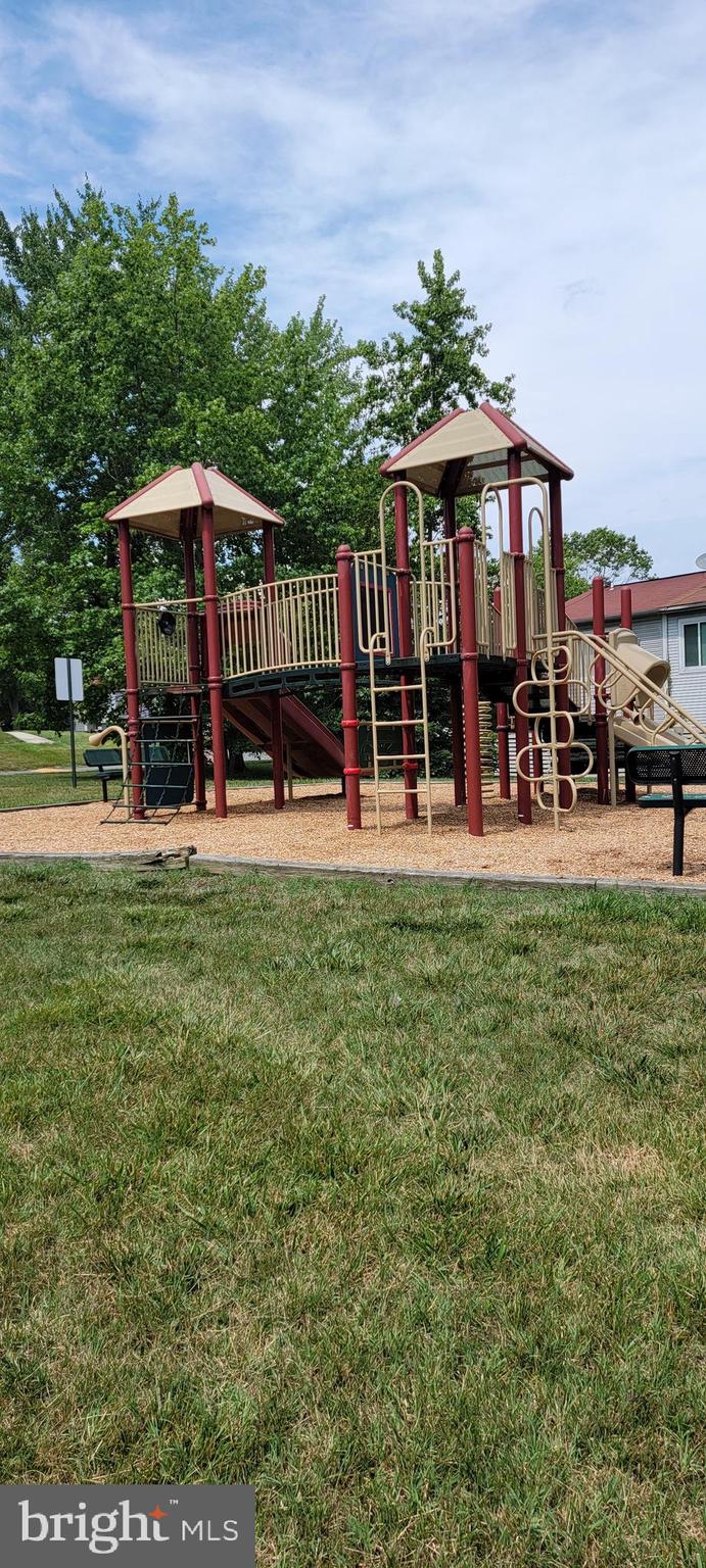 ST CHARLES HUNTINGTON - Residential Lease