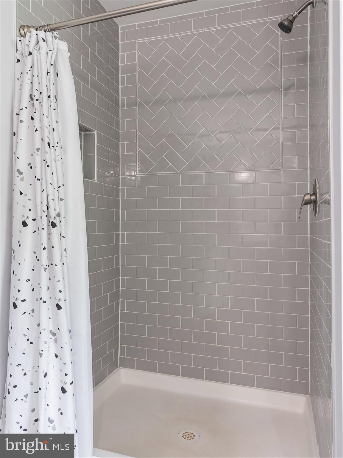 CLAYMONT CHASE - Residential