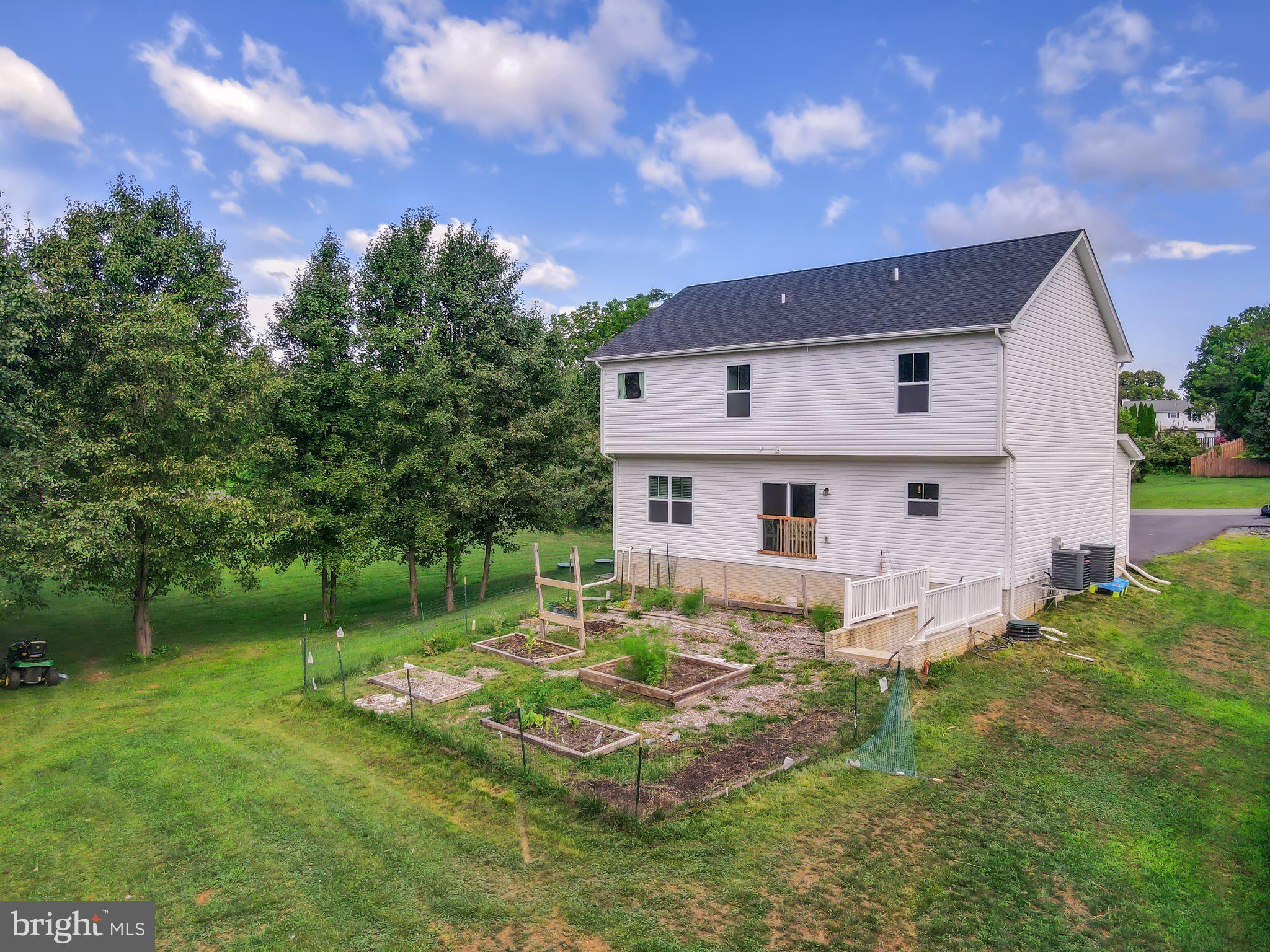 CLAYMONT CHASE - Residential