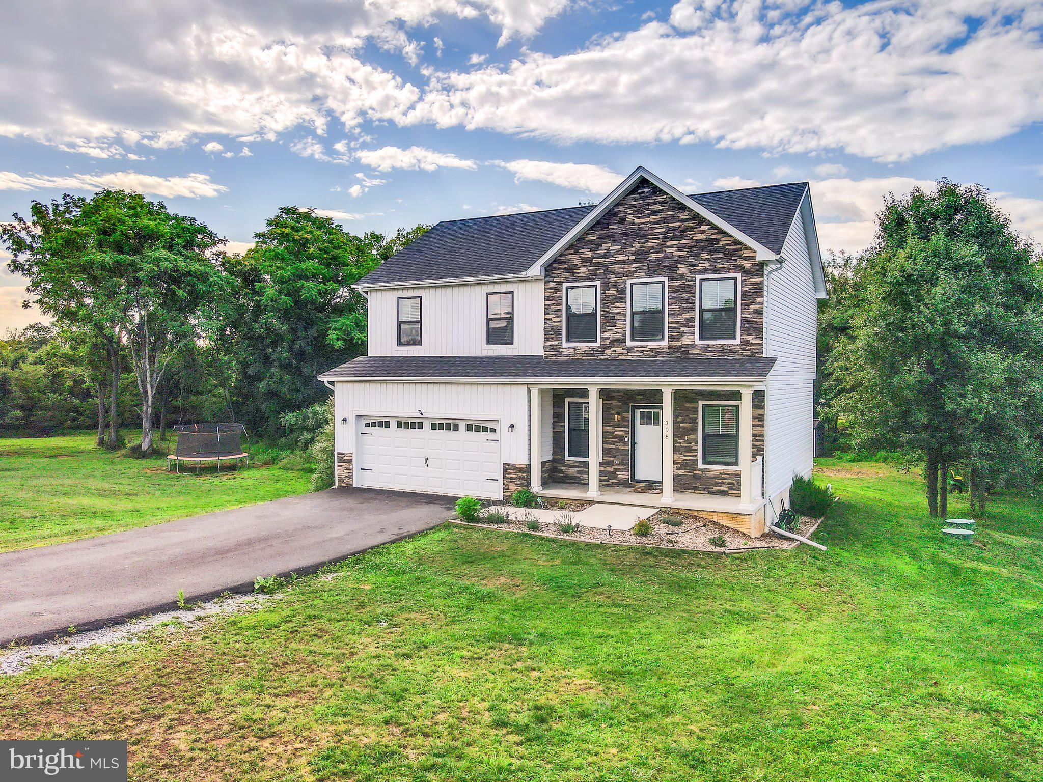 CLAYMONT CHASE - Residential