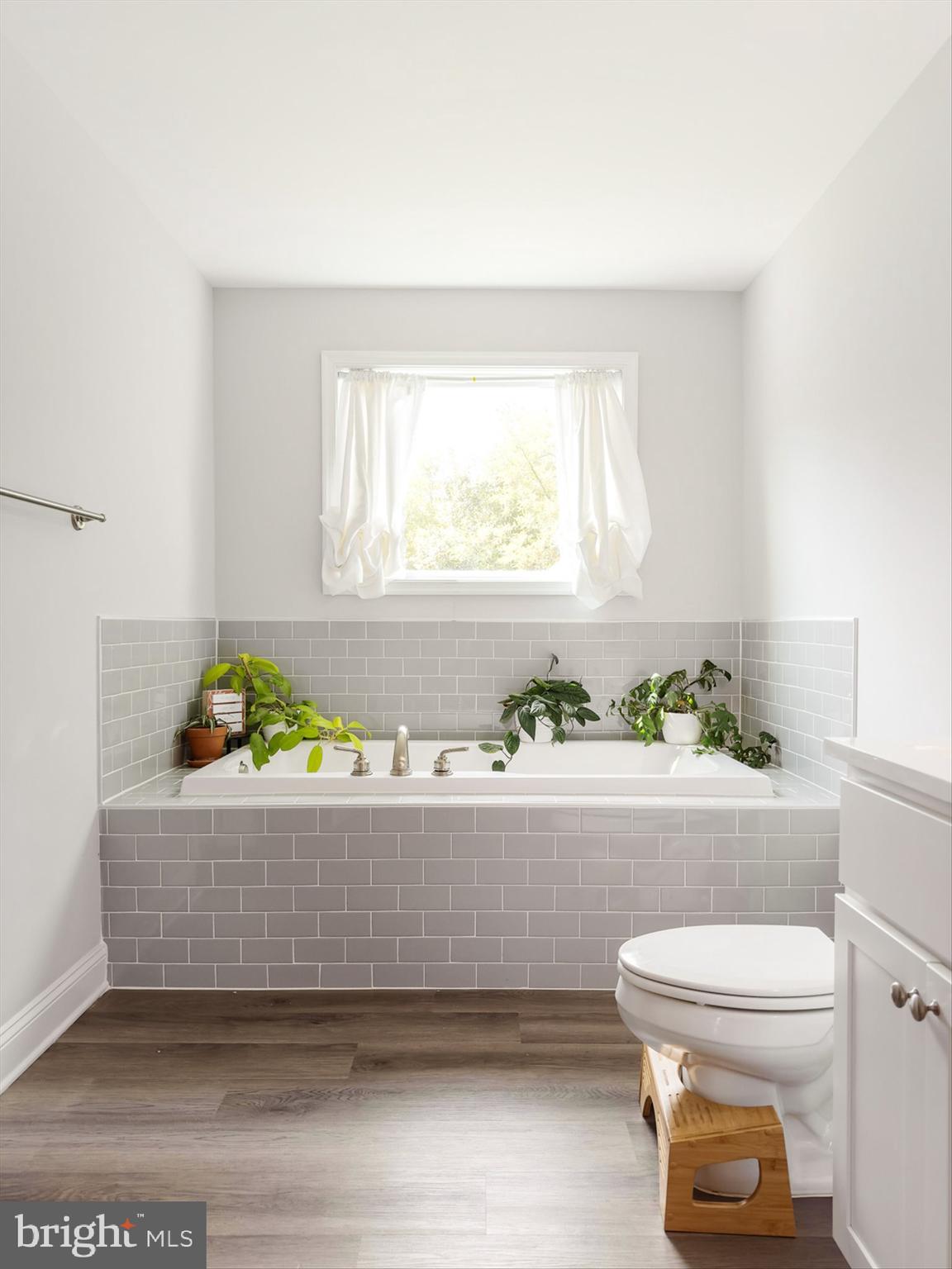 CLAYMONT CHASE - Residential