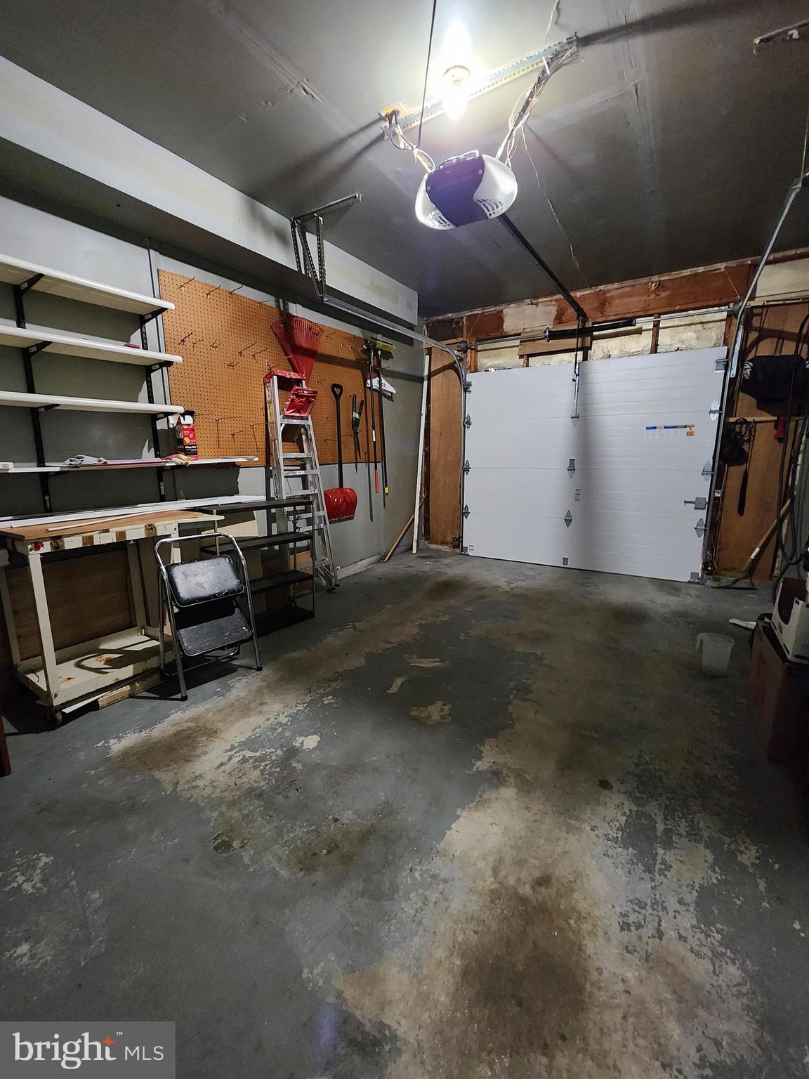 CARRIAGE HILL - Residential Lease